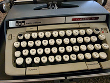 Smith Corona Classic 12 SCM Portable Typewriter w/ Carrying Case picture
