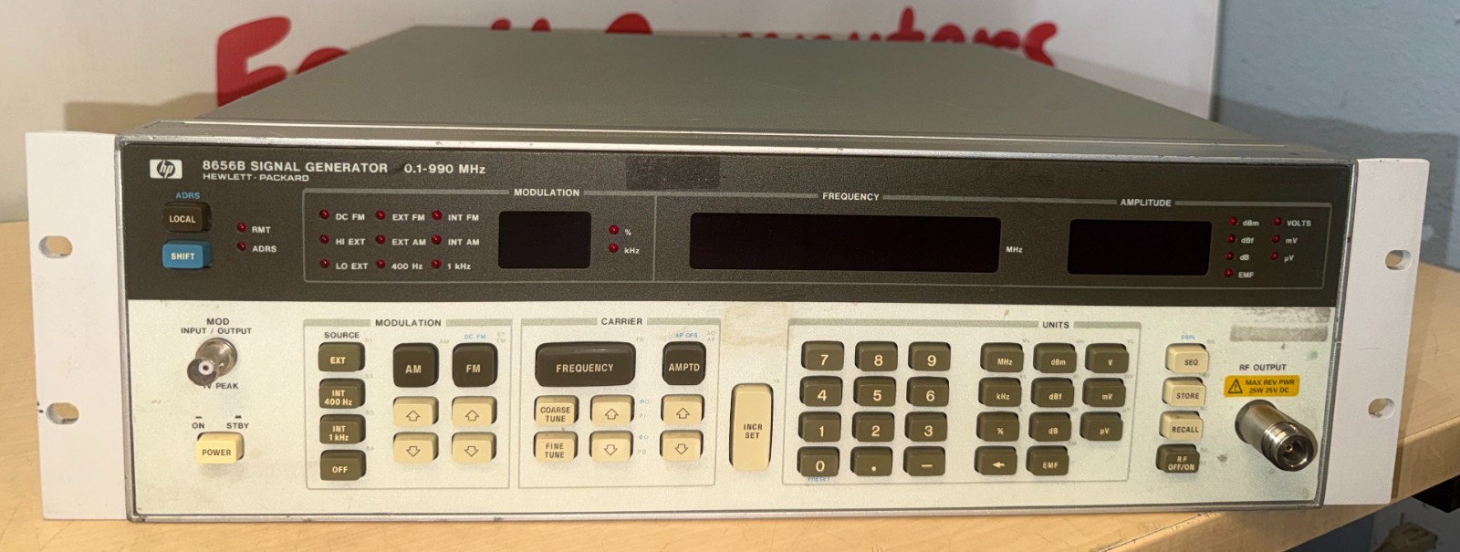 Hewlett Packard HP 8656B Programmable Synthes Signal Generator 0.1MHz-990MHz SB Hewlett Packard HP 8656B Programmable Synthes Signal Generator 0.1MHz-990MHz SB