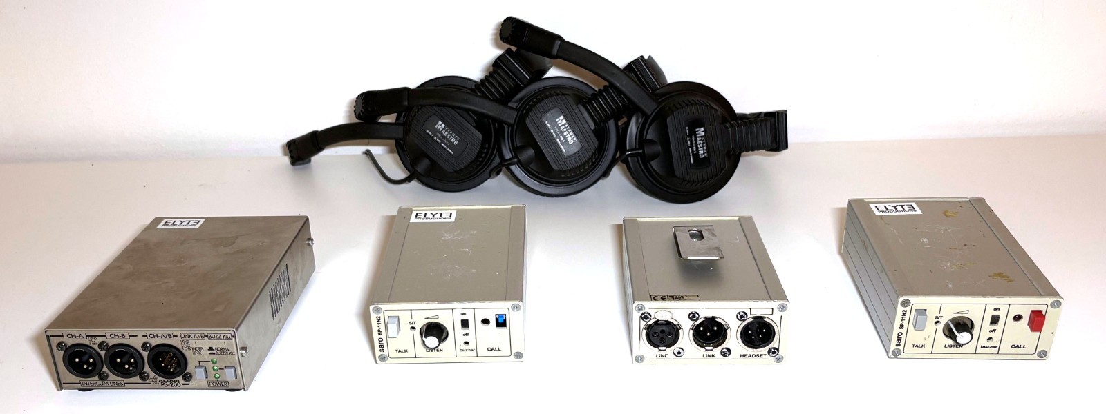 Altair + Saro wired intercom system 3 seats expandable Altair + Saro wired intercom system 3 seats expandable