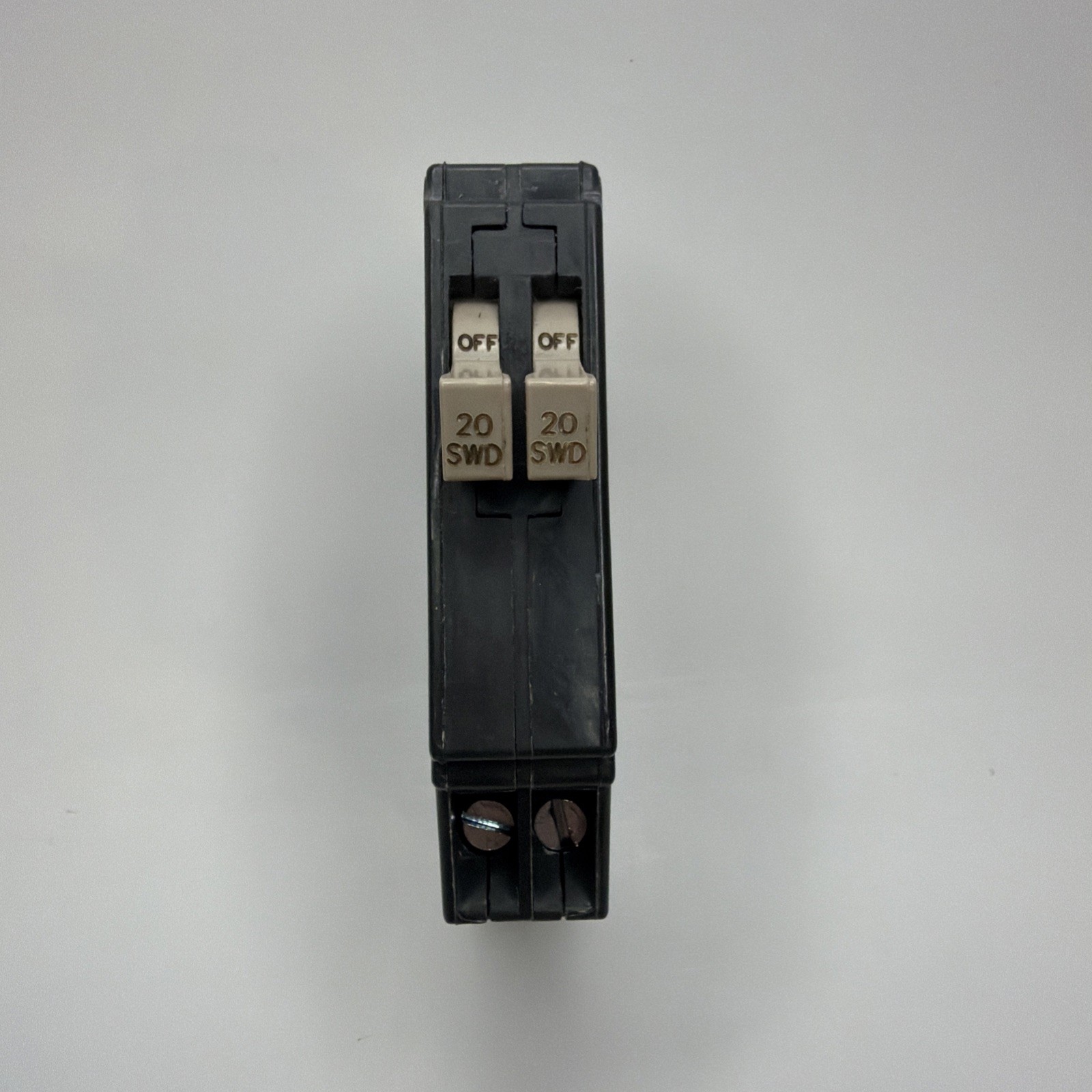 **NEW** Eaton CHT2020 Twin Tandem 20A/20A 120 Volt Circuit Breaker **NEW** Eaton CHT2020 Twin Tandem 20A/20A 120 Volt Circuit Breaker
