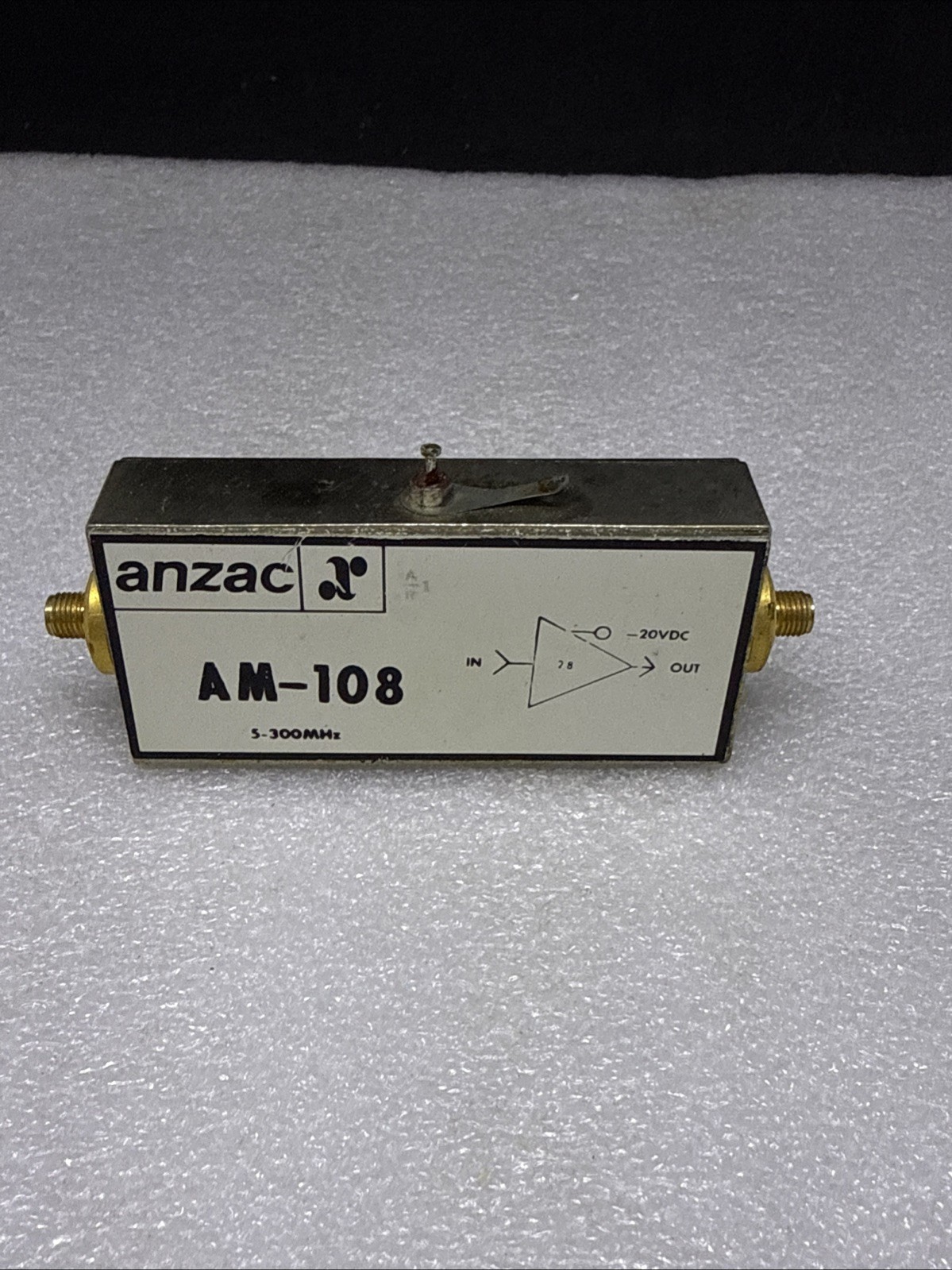 Anzac AM-108 RF Amplifier 28dB gain from 5-300 MHz, -20VDC (Working Pull) Anzac AM-108 RF Amplifier 28dB gain from 5-300 MHz, -20VDC (Working Pull)
