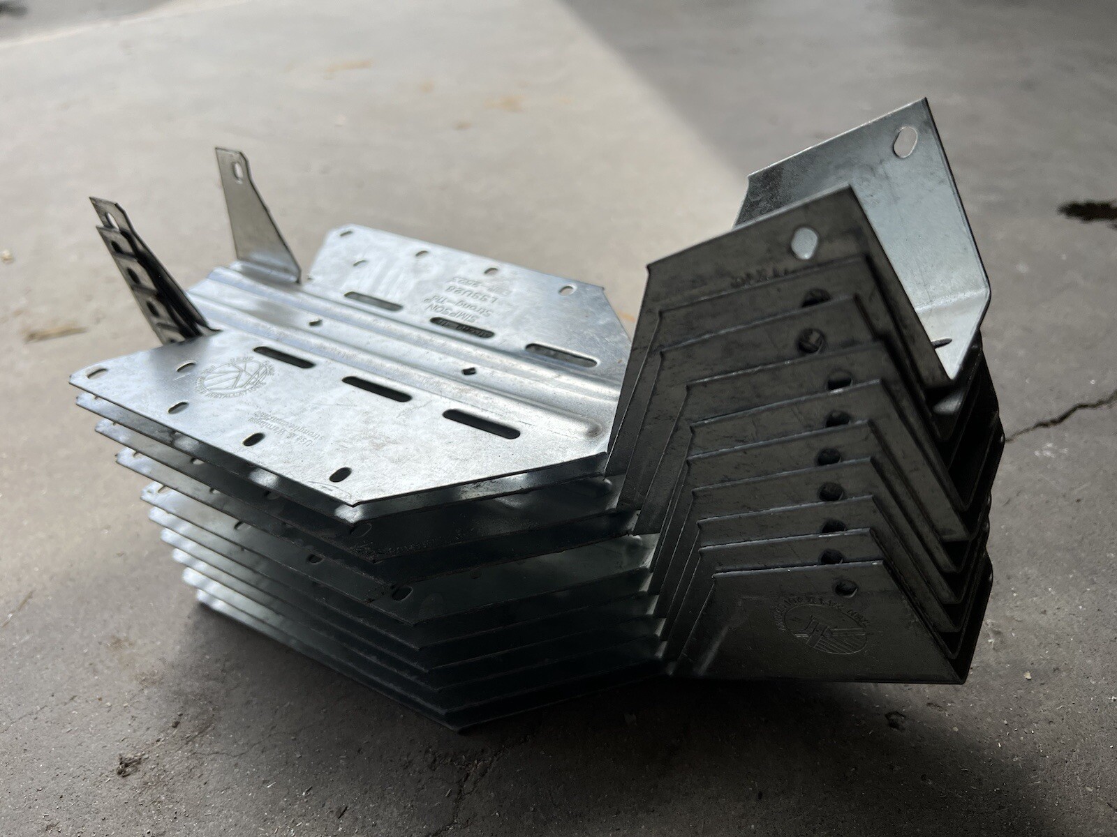 10-Simpson Strong-Tie 2 X 10 Galv Steel 18 Ga Adjustable Joist U Hanger LSSU28