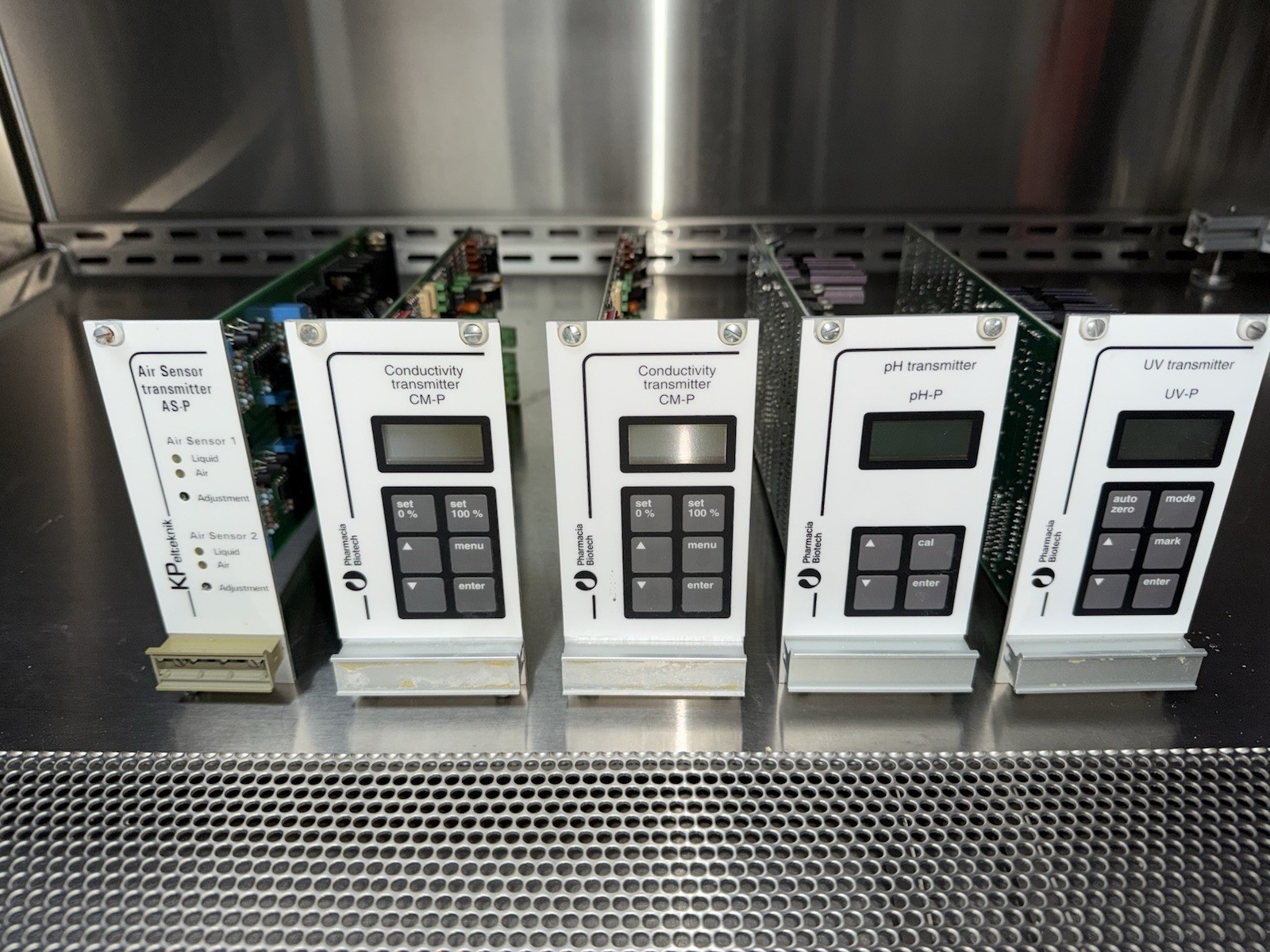 KP Pharmacia Biotech Process Transmitters Lot pH UV Conductivity Air AS-P CM-P KP Pharmacia Biotech Process Transmitters Lot pH UV Conductivity Air AS-P CM-P