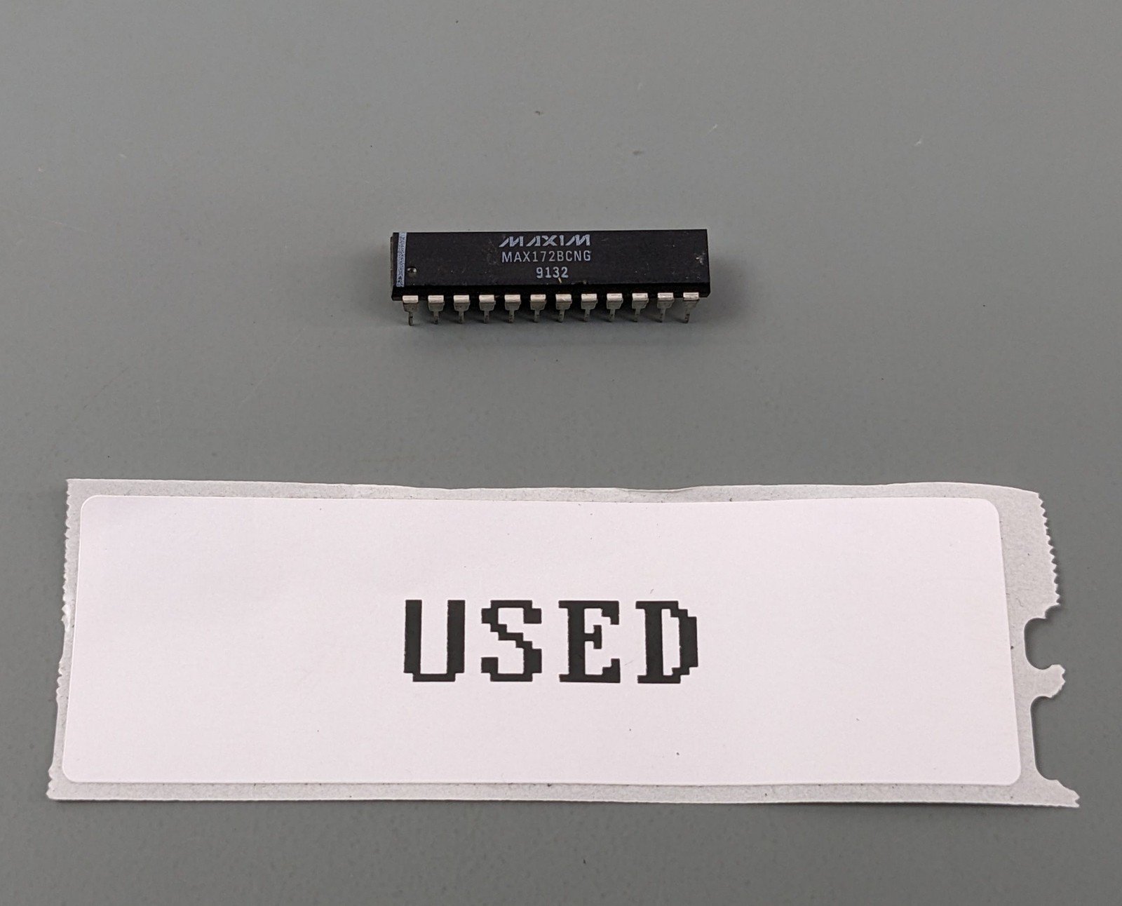 Maxim MAX172BCNG 12 Bit Analog to Digital Converter (ADC) IC Maxim MAX172BCNG 12 Bit Analog to Digital Converter (ADC) IC