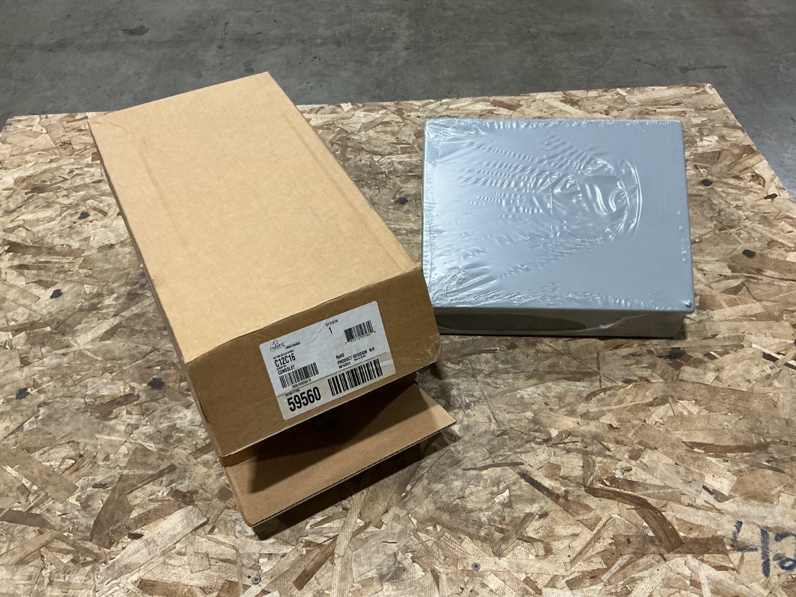 New nVent Hoffman C12C16 Consolet Enclosure Sloped Cover 12x16x9.09 Grey 59560 New nVent Hoffman C12C16 Consolet Enclosure Sloped Cover 12x16x9.09 Grey 59560