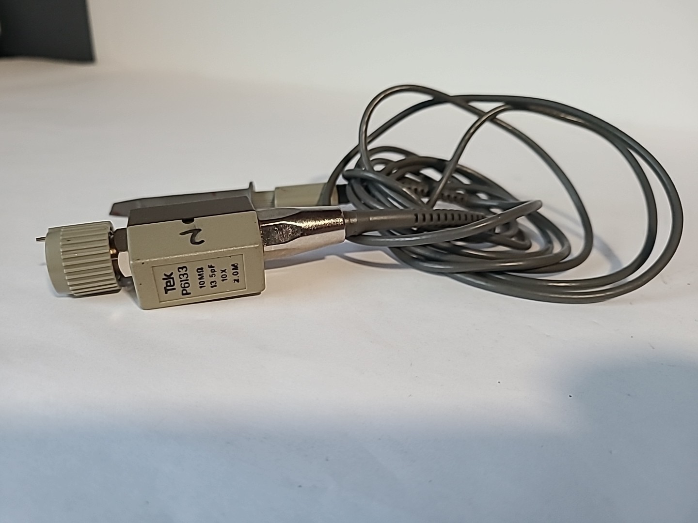 Tektronix TEK P6133 10X 10MOhms 13.5pF 2 meter Voltage Probe Tektronix TEK P6133 10X 10MOhms 13.5pF 2 meter Voltage Probe