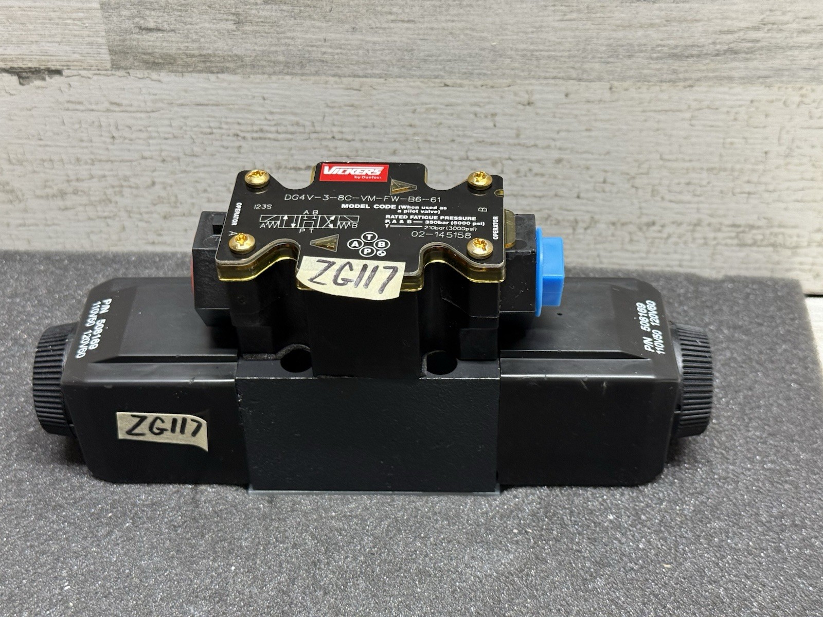 Vickers 02-145158 — DG4V-3-8C-VM-FW-B6-61 Directional Control Valve New Vickers 02-145158 — DG4V-3-8C-VM-FW-B6-61 Directional Control Valve New