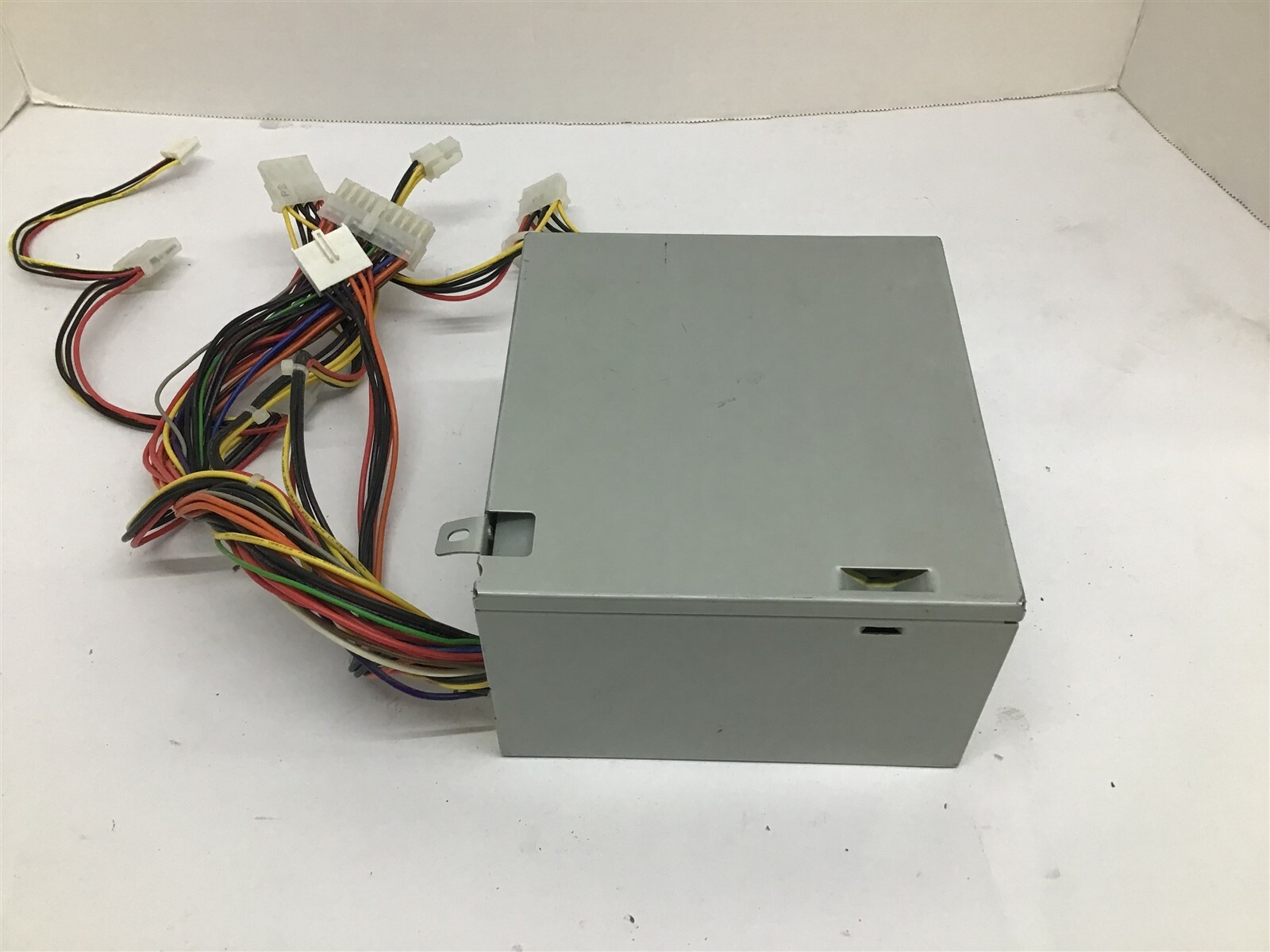 Hipro HP-P251GF3 Power Supply 200-240 V 3 A 50-60 Hz Hipro HP-P251GF3 Power Supply 200-240 V 3 A 50-60 Hz