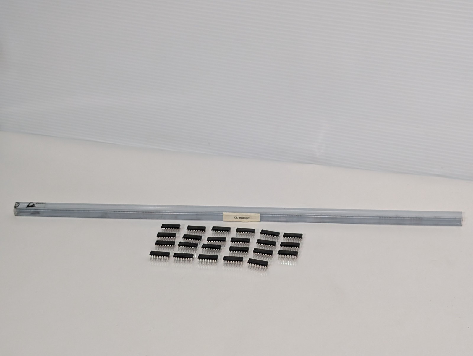 23 Texas Instruments CD4098BE dual monostable multivibrator integrated circuits 23 Texas Instruments CD4098BE dual monostable multivibrator integrated circuits