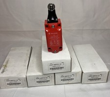 NOS Qty.5 Allen Bradley Limit Switch 440P-MRPS11 Series A 1/2NPT picture
