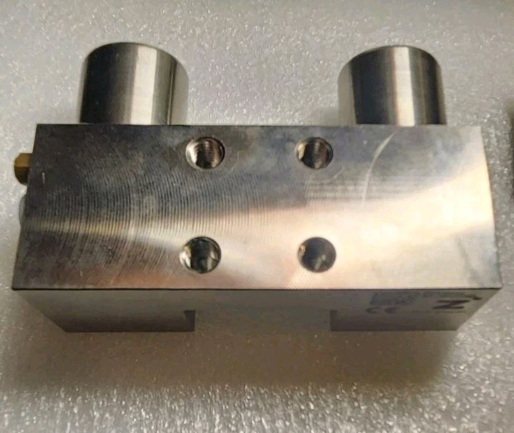 Zimmer Group MKS3501A Pneumatic Clamping Element Linear Guide Rail Clamp NOB Zimmer Group MKS3501A Pneumatic Clamping Element Linear Guide Rail Clamp NOB