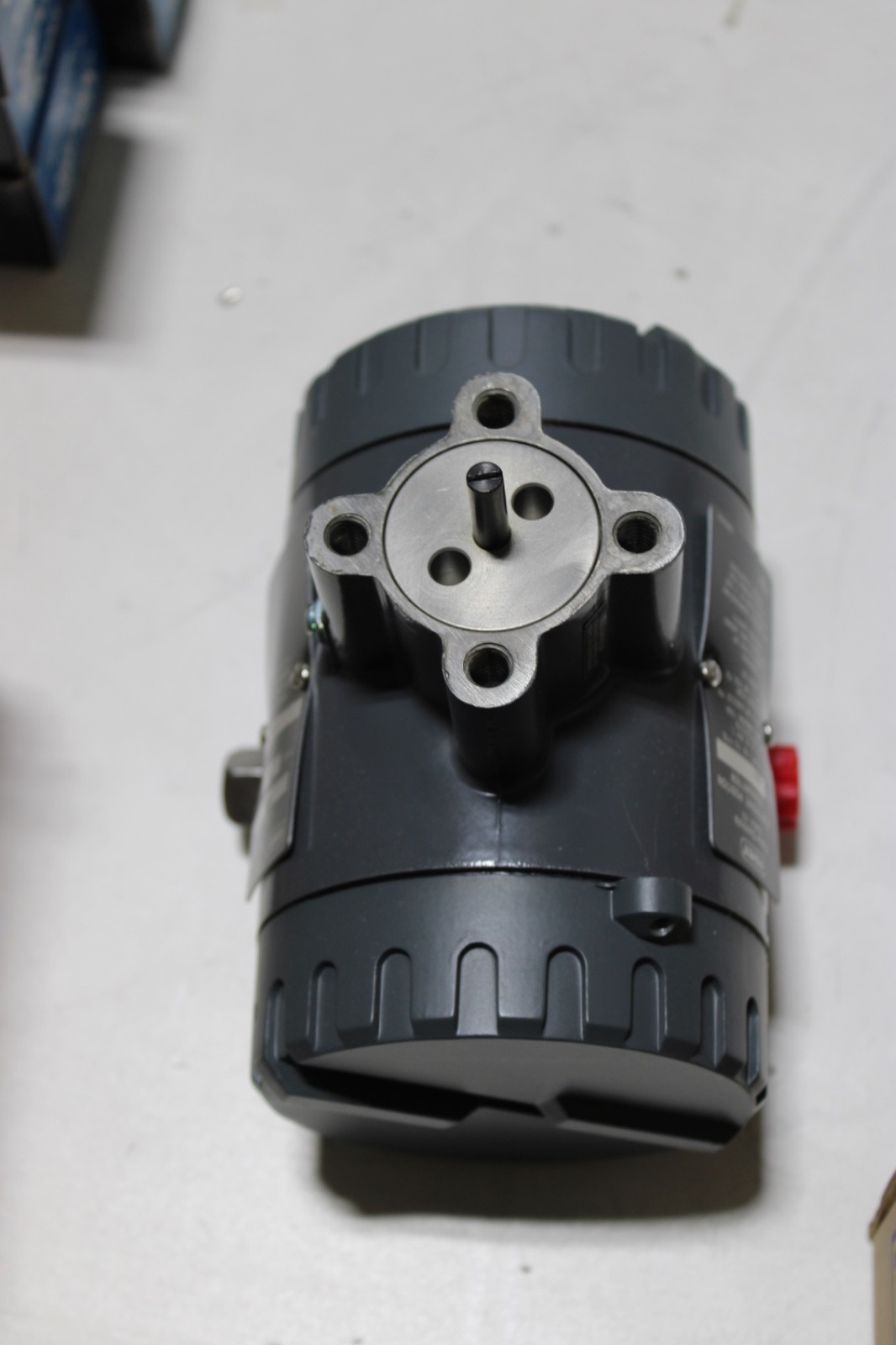 NEW FISHER / ELECTRONIC POSITION TRANSMITTER / 4211 NEW FISHER / ELECTRONIC POSITION TRANSMITTER / 4211