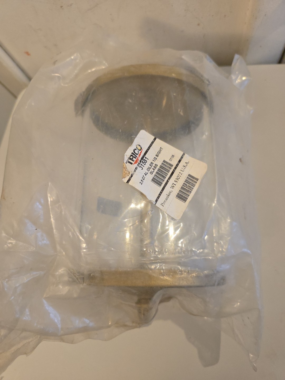 Trico 31581 2.5-Quart AL Oiler 1/2” NPT Glass New In Bag Trico 31581 2.5-Quart AL Oiler 1/2” NPT Glass New In Bag