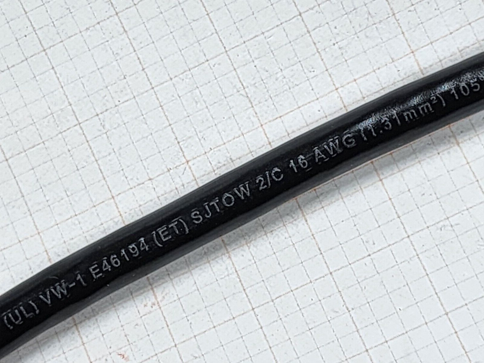 Southwire 16/2C SJTOW PVC Flexible Power Cable Cord 105C 300V VW-1 Black /25ft Southwire 16/2C SJTOW PVC Flexible Power Cable Cord 105C 300V VW-1 Black /25ft