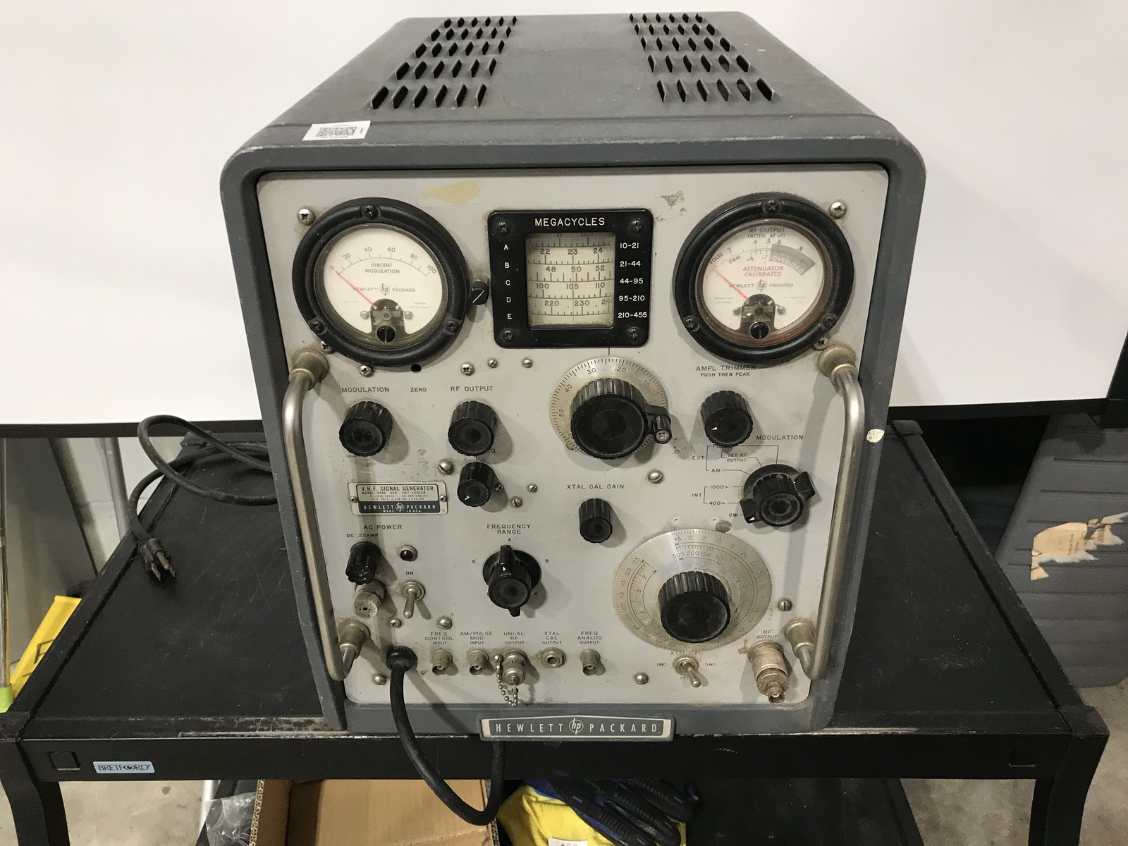 Vintage Hewlett Packard 608F VHF Signal Generator, 115/230 Volts 50-400 Cycles