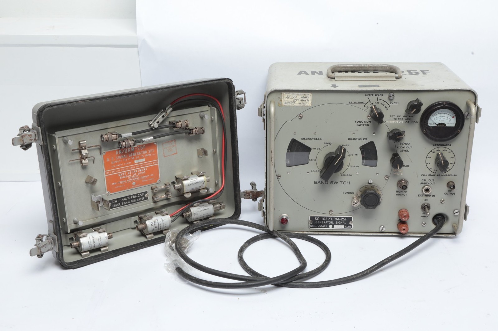 Vintage US Navy AN/URM-25F SG-103 RF Signal Generator Military Test Set Vintage US Navy AN/URM-25F SG-103 RF Signal Generator Military Test Set