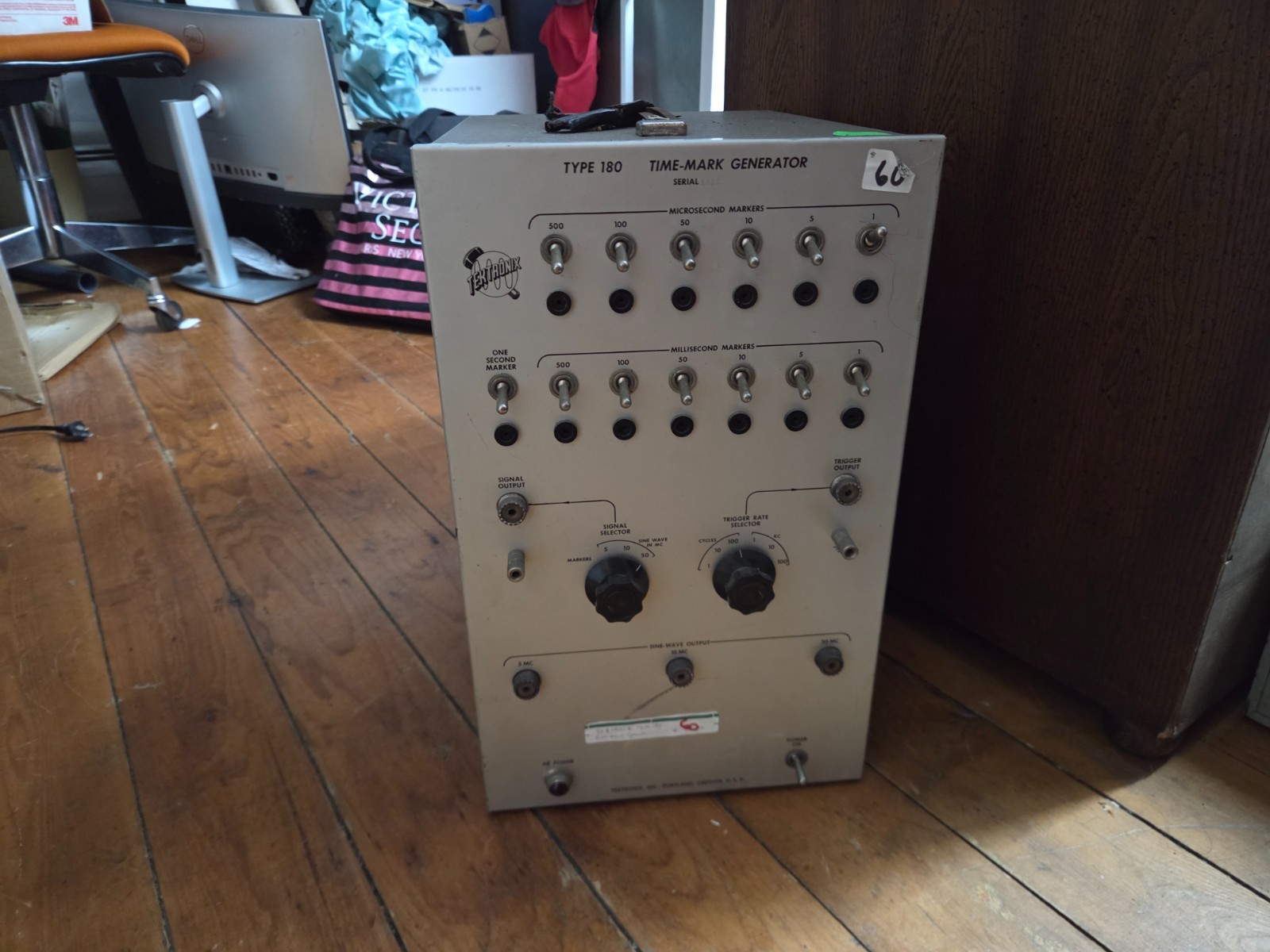 Vintage Tektronix 180 Time mark Generator Vintage Tektronix 180 Time mark Generator