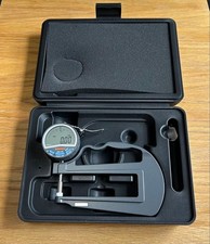 Mitutoyo 547-321A Digimatic Thickness Gauge Black Digital Measuring Instrument picture