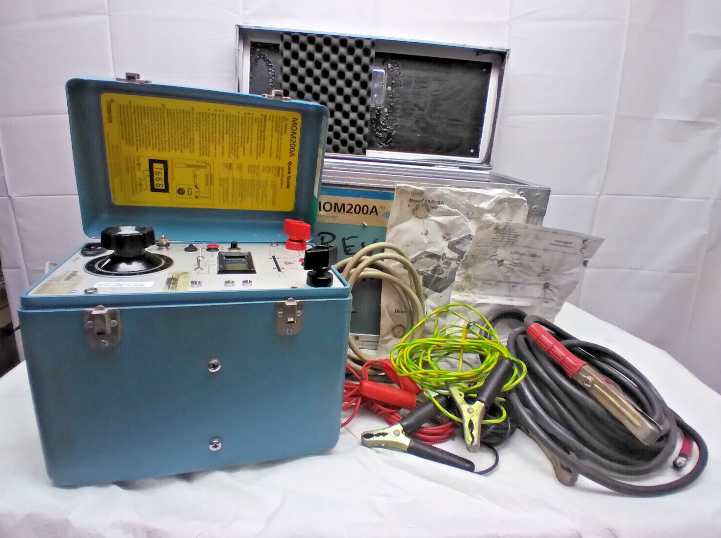 Megger (Programma) MOM200A Micro Ohmmeter, 200A, w/ Case and Leads. Megger (Programma) MOM200A Micro Ohmmeter, 200A, w/ Case and Leads.