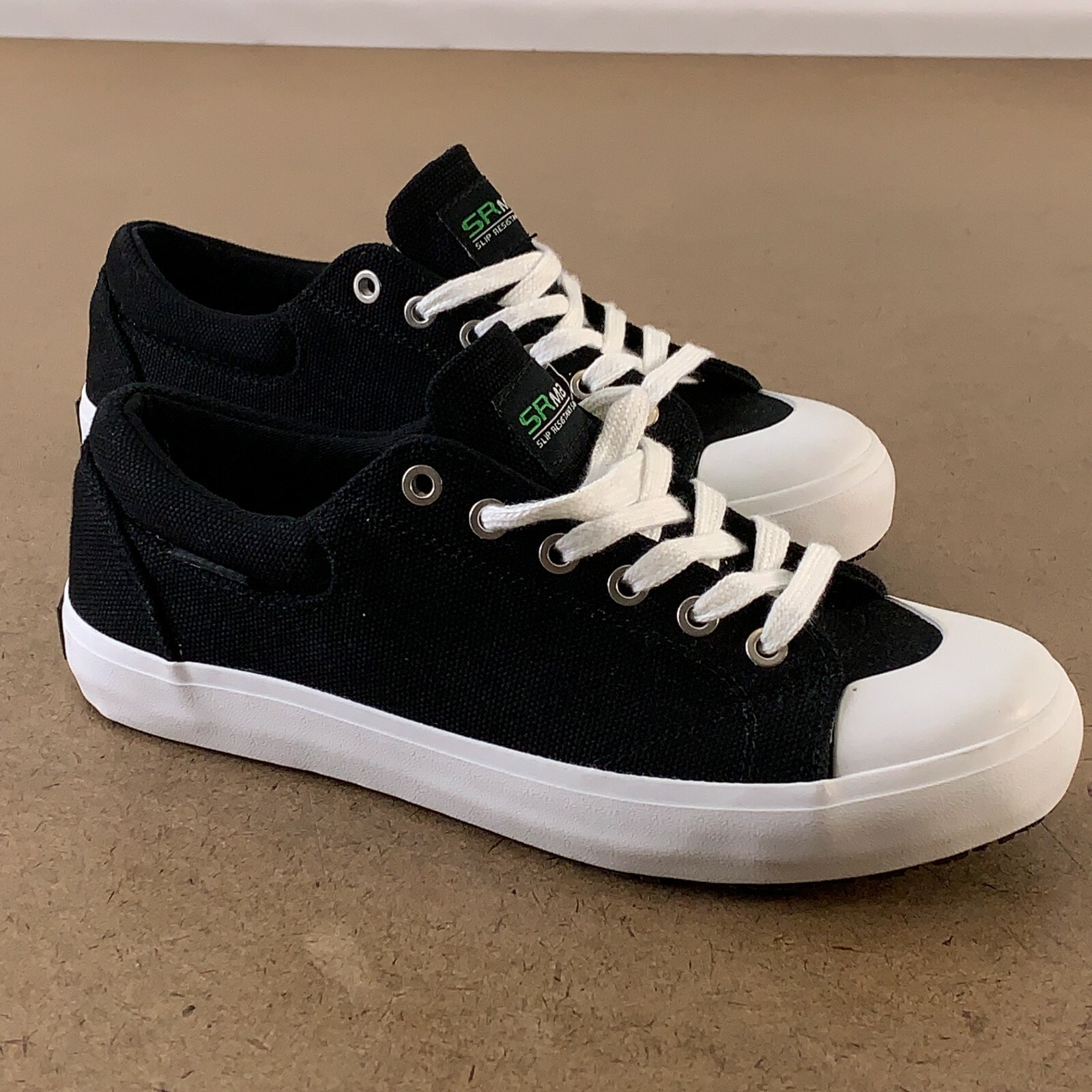 SR Max Women\'s 8 Black White SRM199 Berlin Skate Style Slip Resistant Shoes NWT SR Max Women\'s 8 Black White SRM199 Berlin Skate Style Slip Resistant Shoes NWT