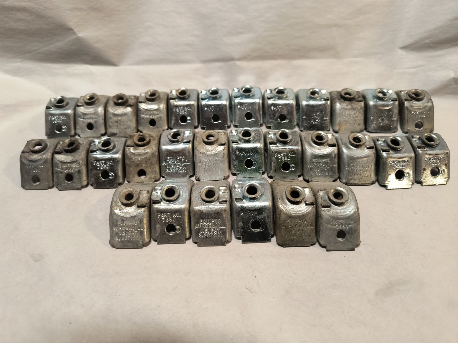 Equipto 7680 V-Grip Shelf Clips Heavy Duty Commercial Steel Lot of 32 Vintage Equipto 7680 V-Grip Shelf Clips Heavy Duty Commercial Steel Lot of 32 Vintage