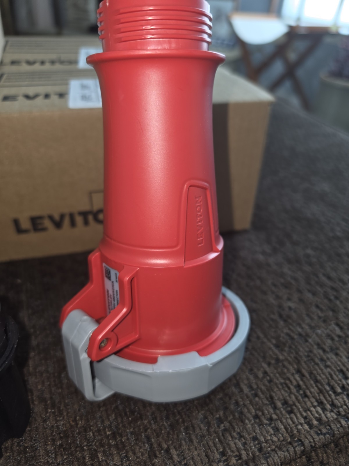 Leviton 430C7WLEV industrial pin & sleeve connector