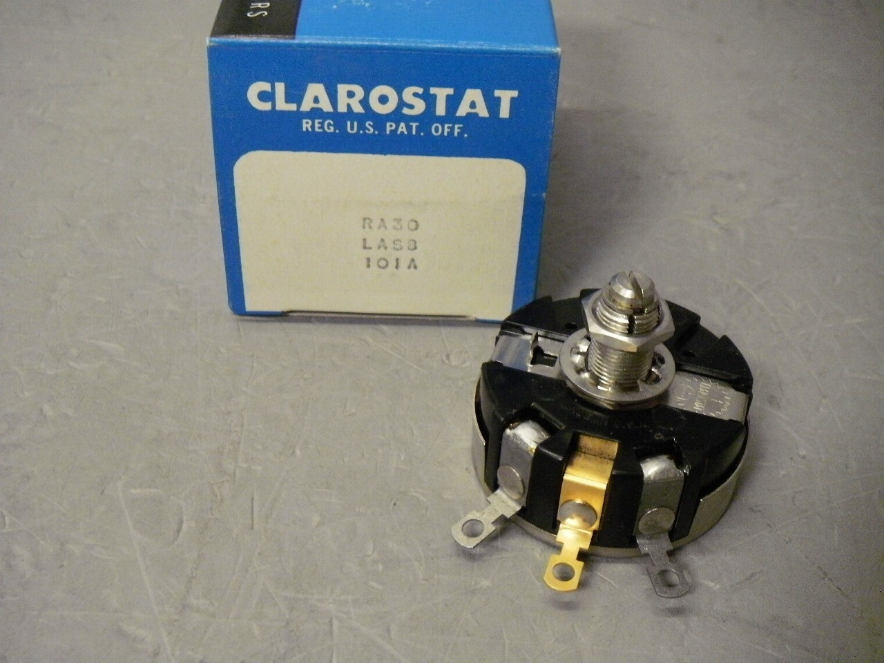 Clarostat RA30 LASB 100 OHM Wirewound Industrial POT Clarostat RA30 LASB 100 OHM Wirewound Industrial POT