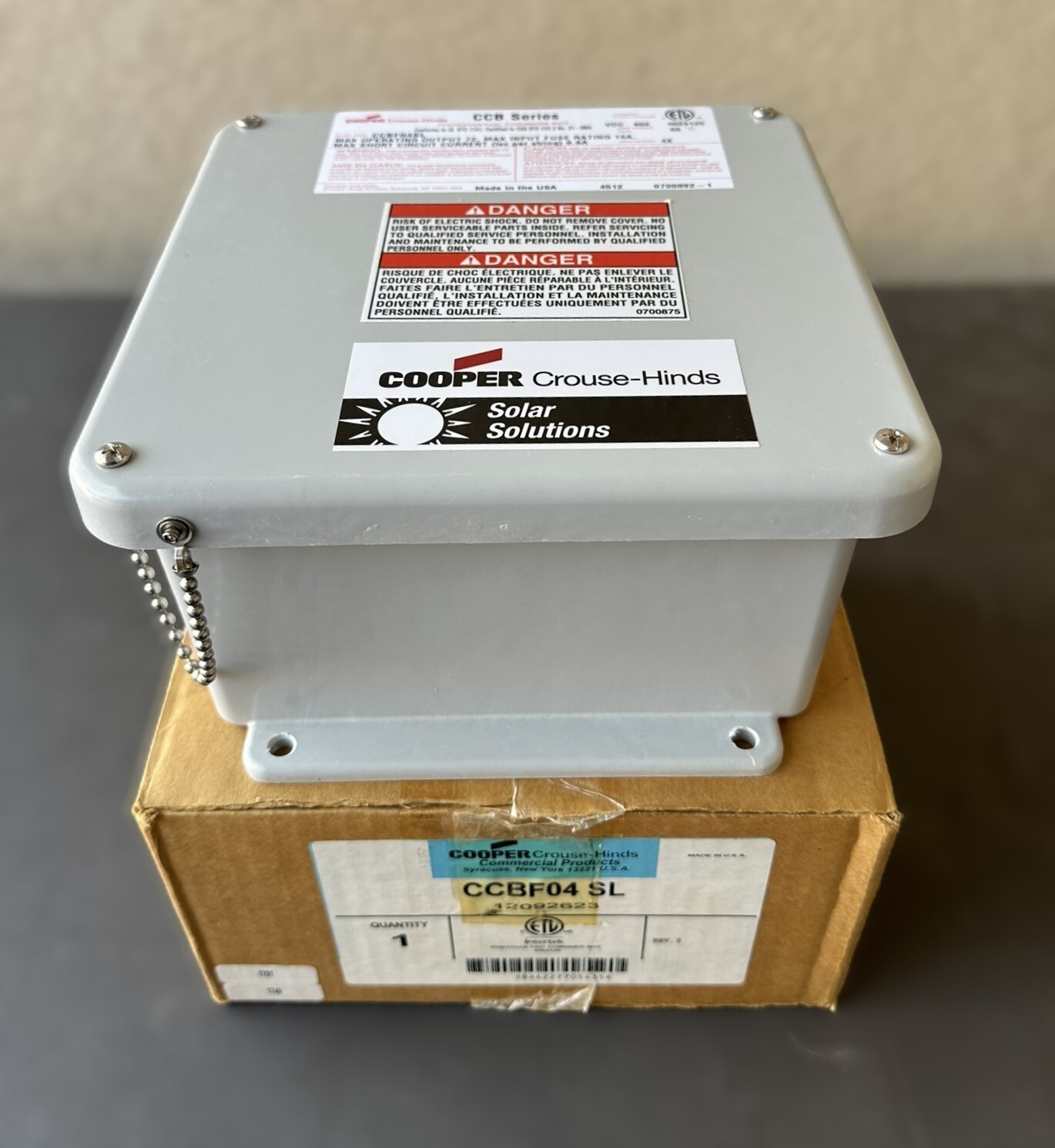 Cooper Crouse-Hinds CCBF04SL Compact Solar PV Combiner Box, 600 VDC, NEMA 4X Cooper Crouse-Hinds CCBF04SL Compact Solar PV Combiner Box, 600 VDC, NEMA 4X