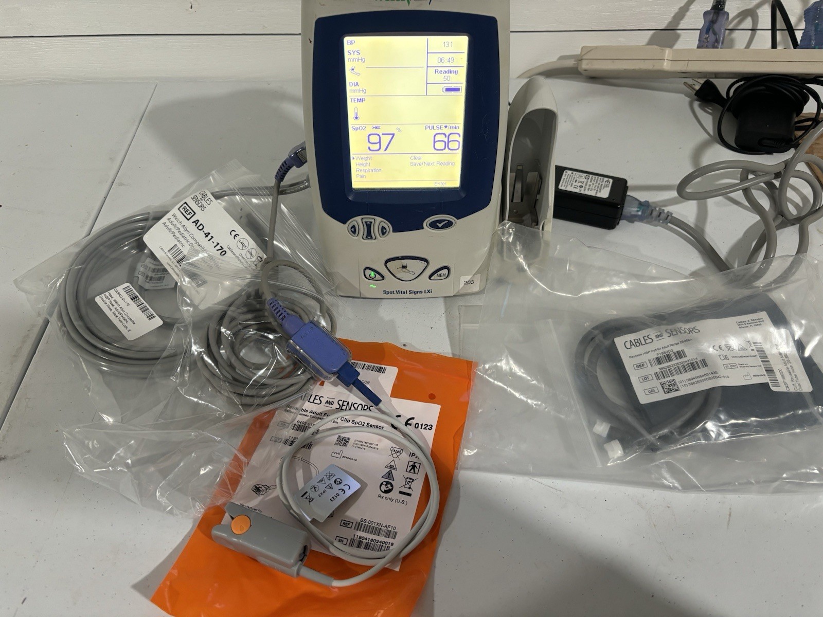 Welch Allyn Spot Vital Signs LXi Monitor Model 45NE0  Quantity Avail
