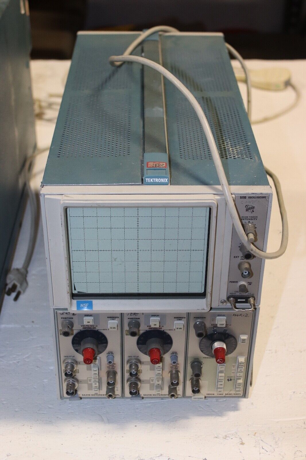 Tektronix 5110 Oscilliscope WORKING