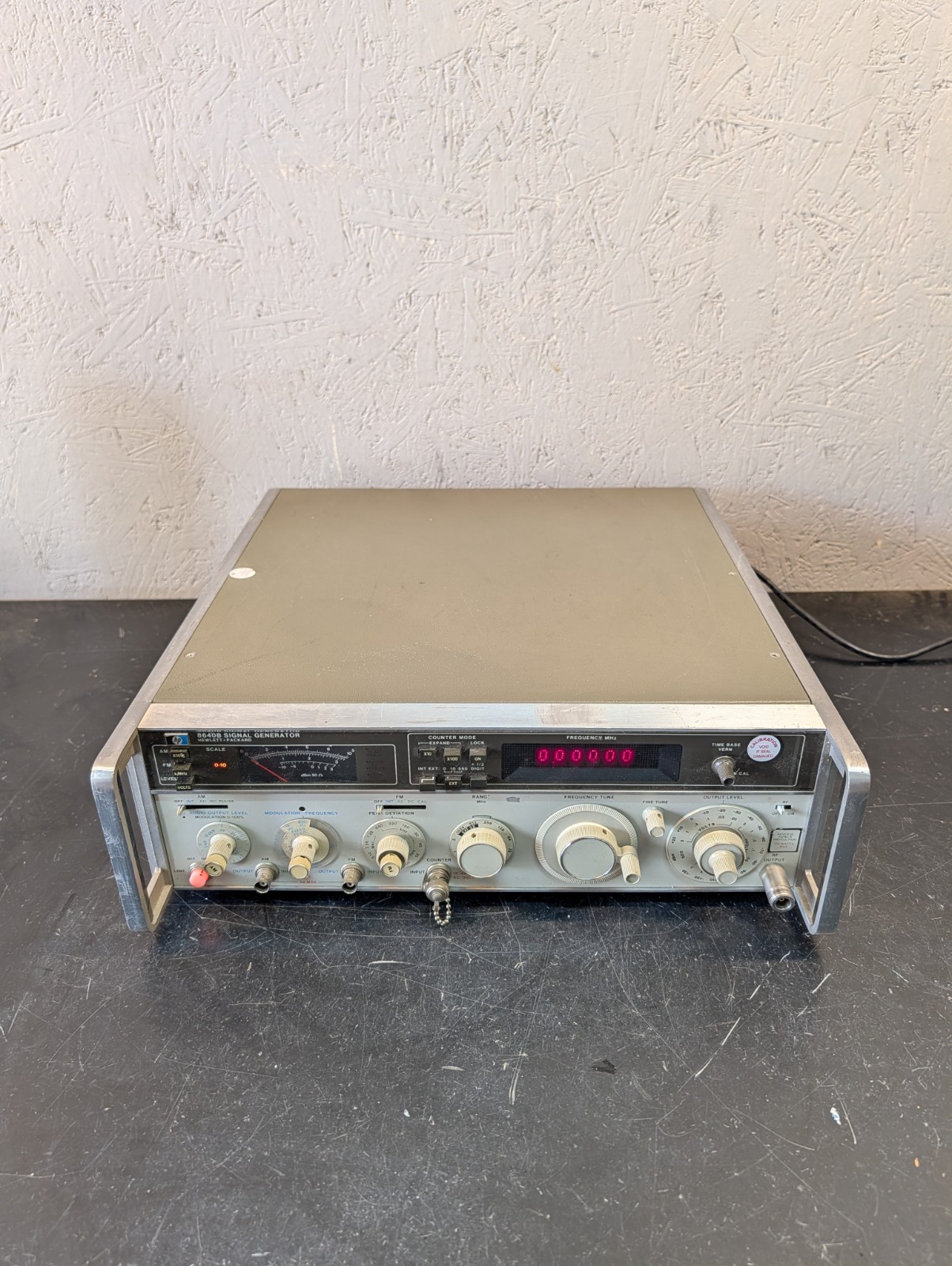 HP 8640B Signal Generator Hewlett-Packard AM/FM RF 500 kHz to 512 MHz #2 HP 8640B Signal Generator Hewlett-Packard AM/FM RF 500 kHz to 512 MHz #2