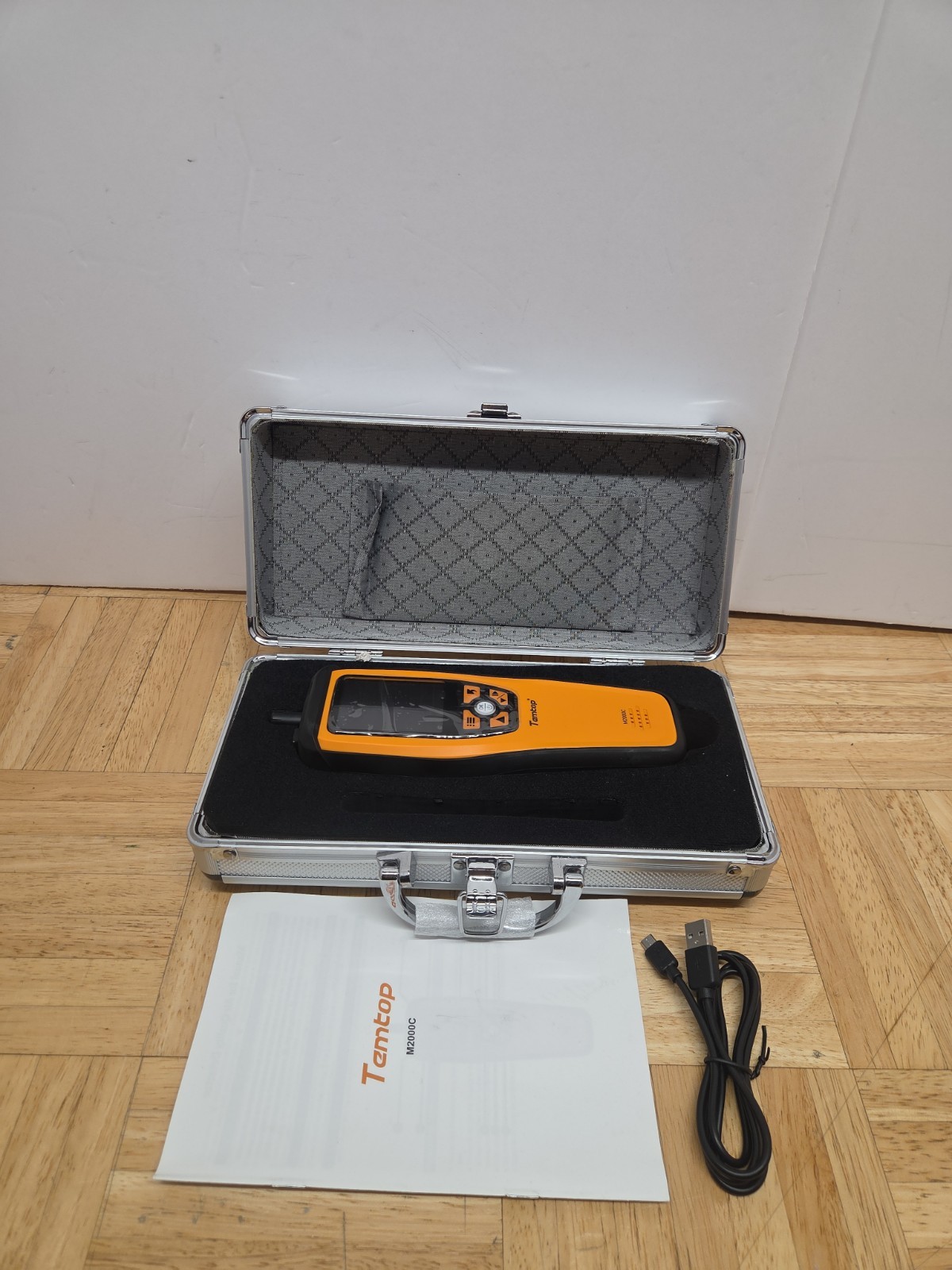 Temtop M2000C Handheld Air Quality Monitor CO2 PM2.5 PM10 Detector w/ Case & Man Temtop M2000C Handheld Air Quality Monitor CO2 PM2.5 PM10 Detector w/ Case & Man