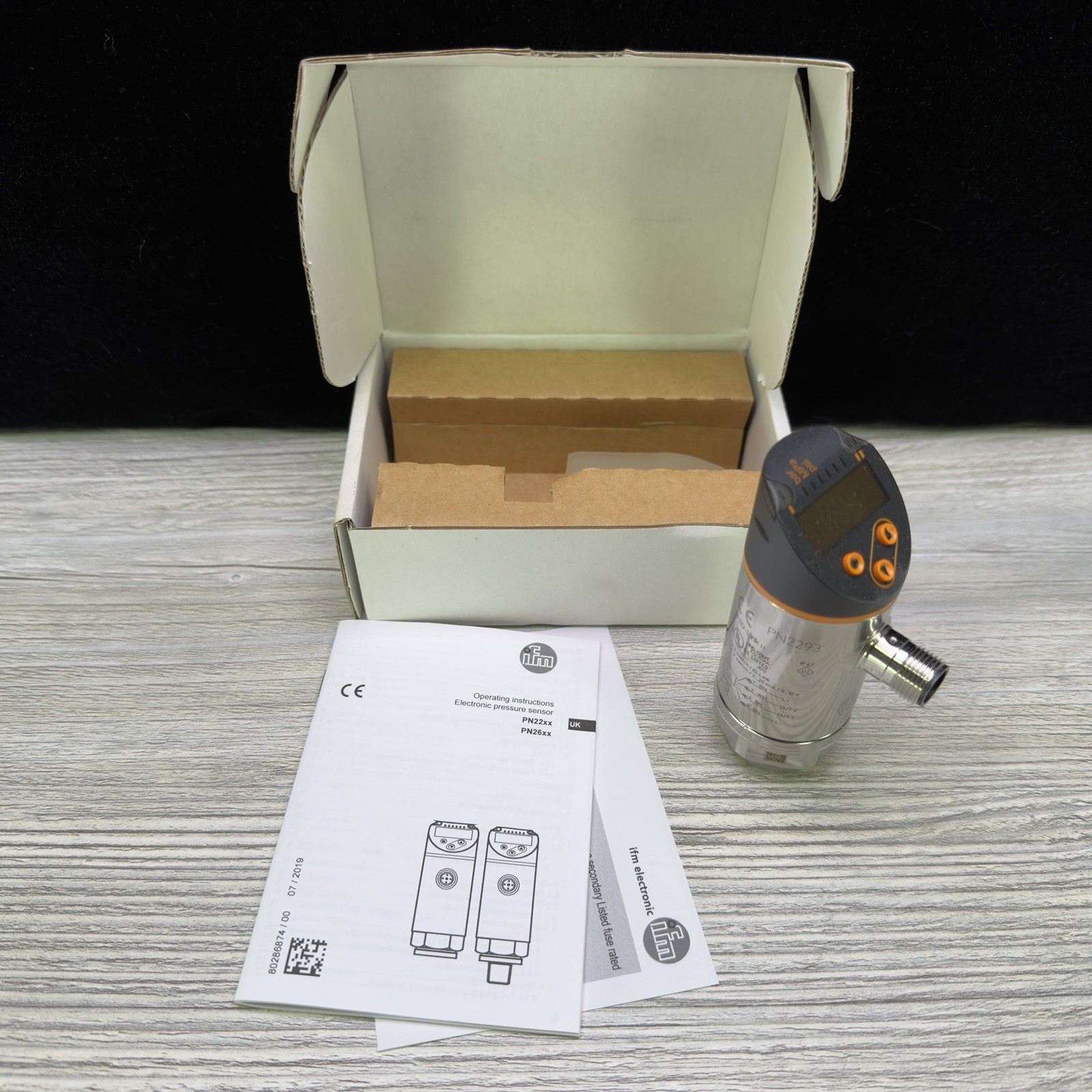 IFM Electronic Pressure Sensor 14.5 to 362 PSI 1/4 IFM Electronic Pressure Sensor 14.5 to 362 PSI 1/4