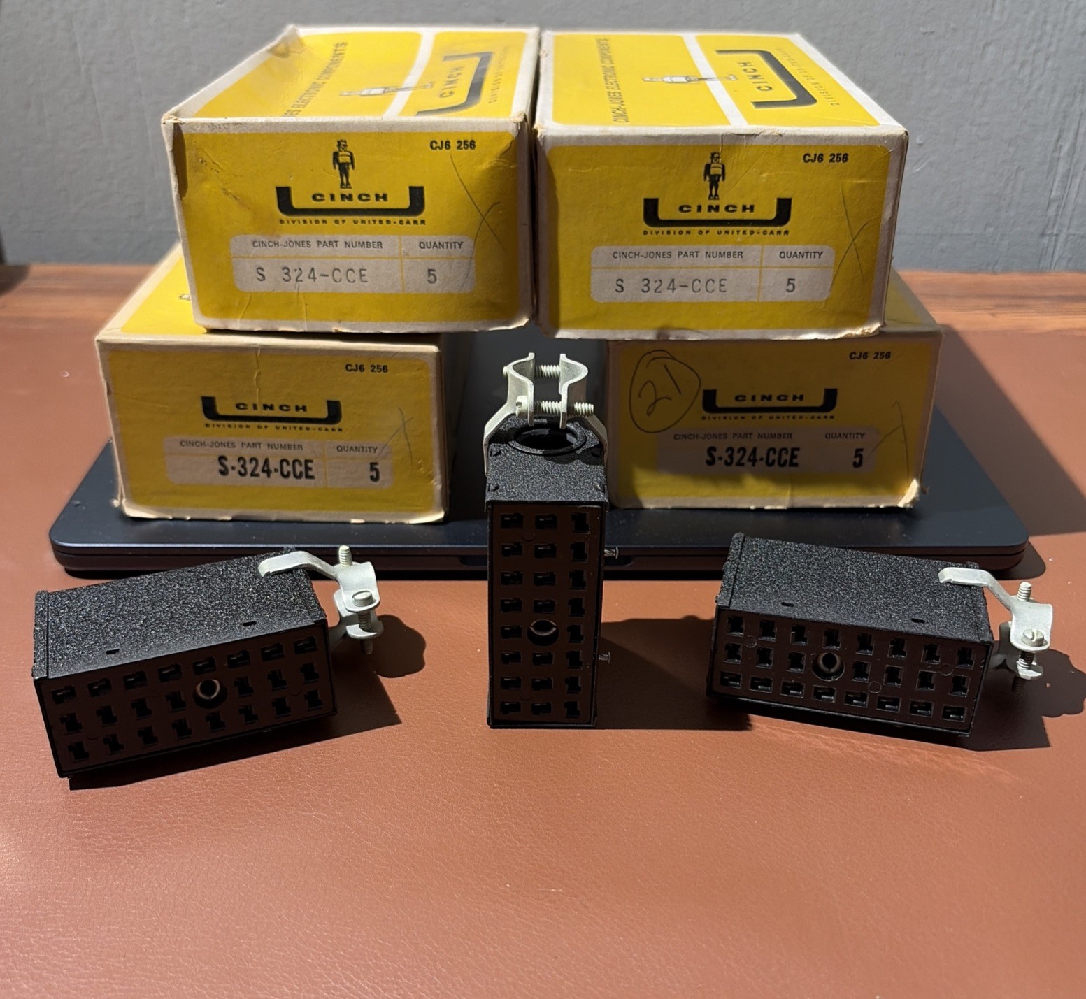 LOT OF 20 S-324-CCE CINCH JONES CONNECTOR BRAND NEW IN BOX FREE NEXT DAY SHIP LOT OF 20 S-324-CCE CINCH JONES CONNECTOR BRAND NEW IN BOX FREE NEXT DAY SHIP