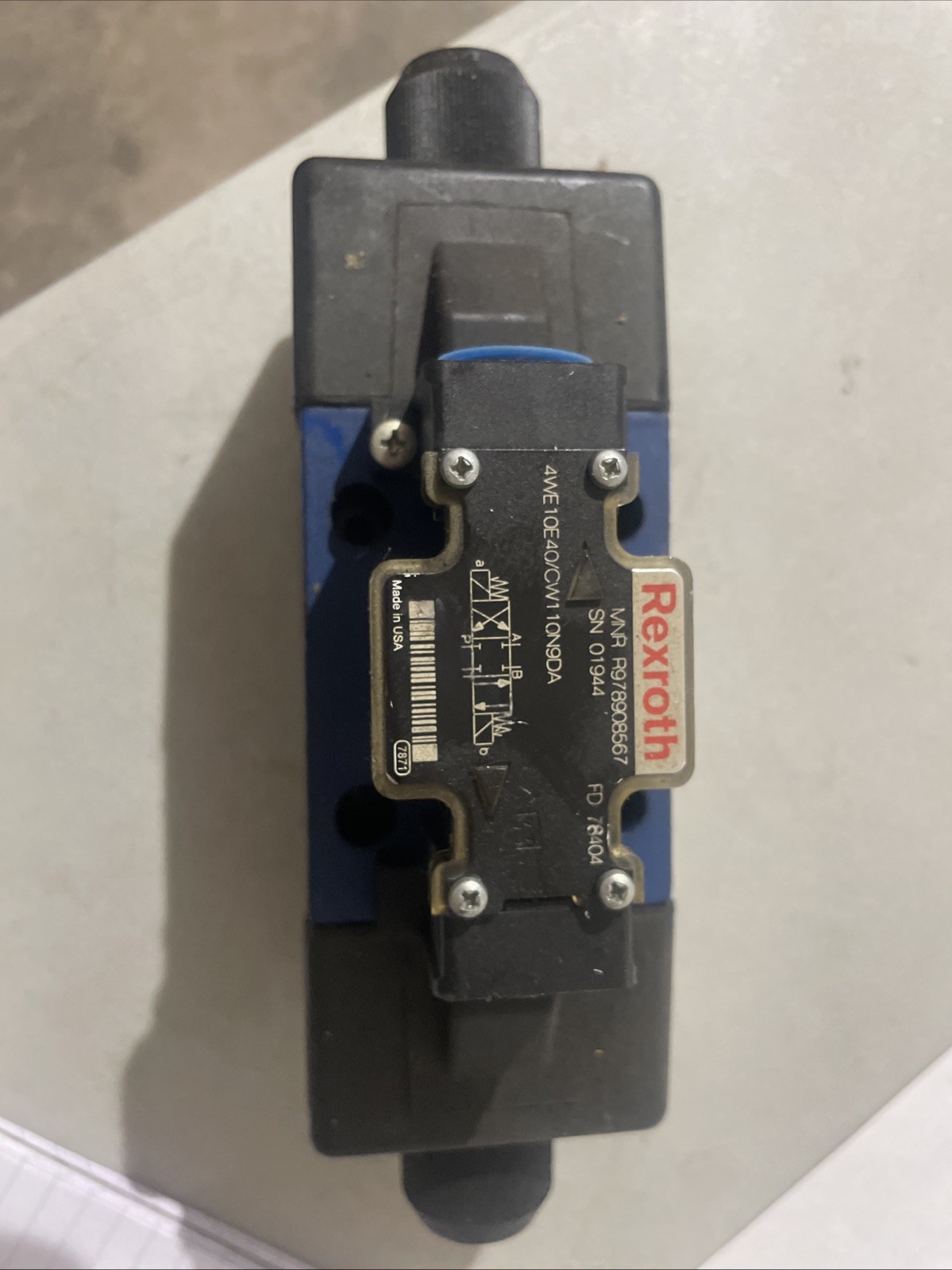 Rexroth Directional Control Value 4WE 10 E/ CW 110N9DA  MRN R978908567   NEW