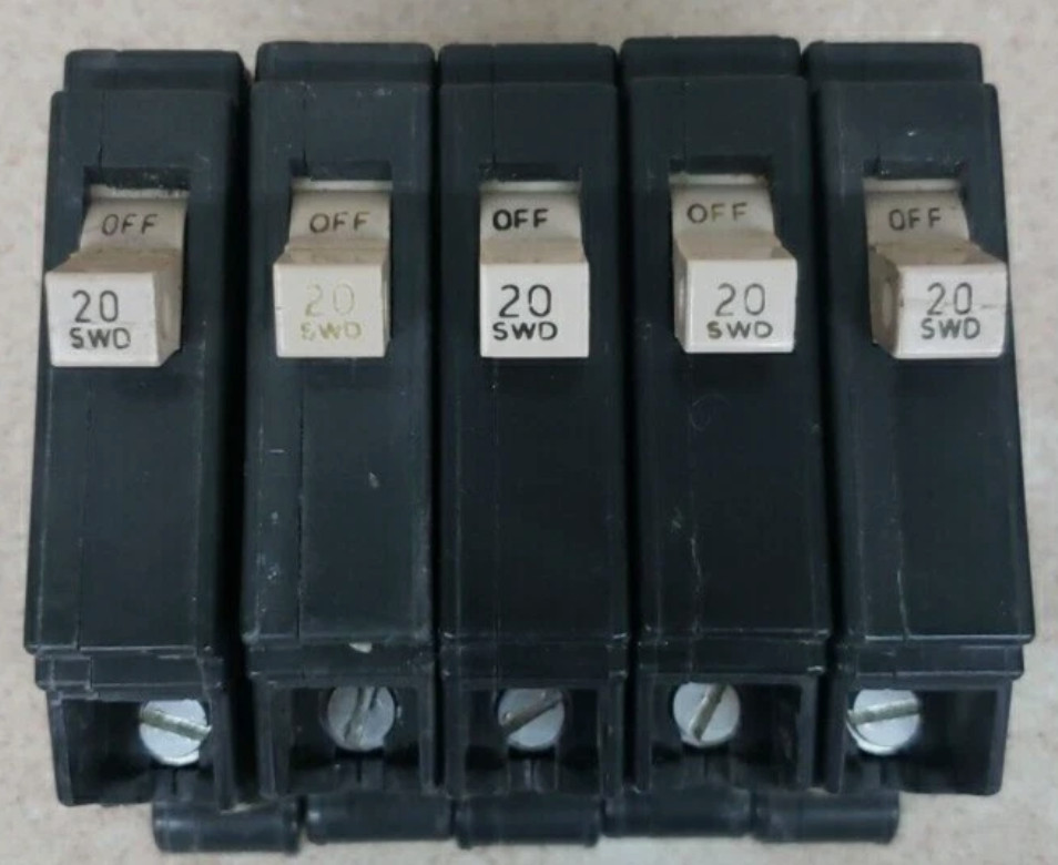 Lot of 5 Eaton Cutler Hammer CH120 Single Pole 20 Amp Type CH Circuit Breaker Lot of 5 Eaton Cutler Hammer CH120 Single Pole 20 Amp Type CH Circuit Breaker