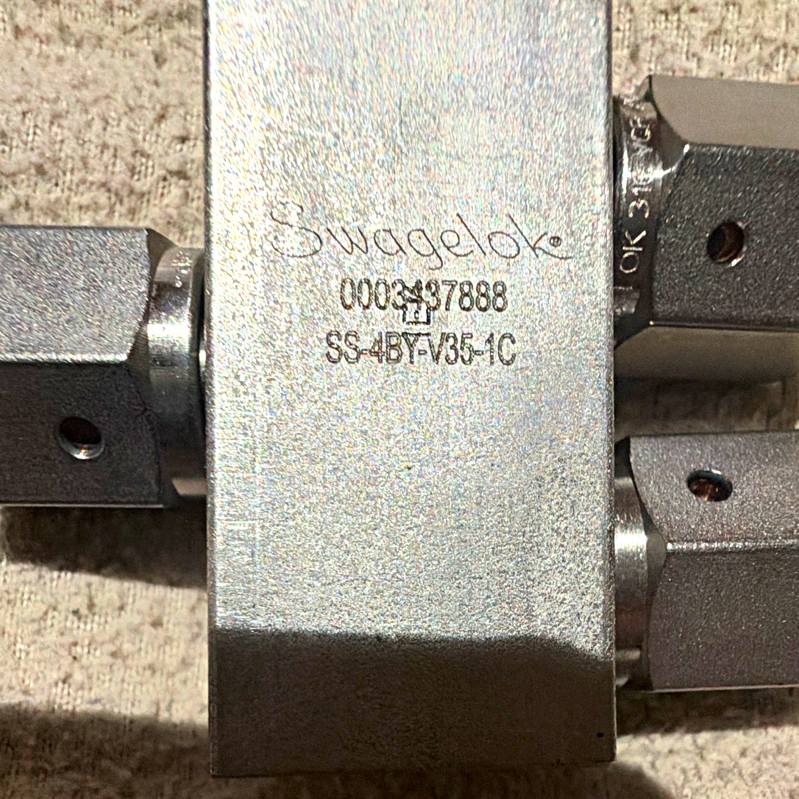 Swagelok SS-4BY-V35-IC Manual Instrument Valve Assembly for Air Swagelok SS-4BY-V35-IC Manual Instrument Valve Assembly for Air