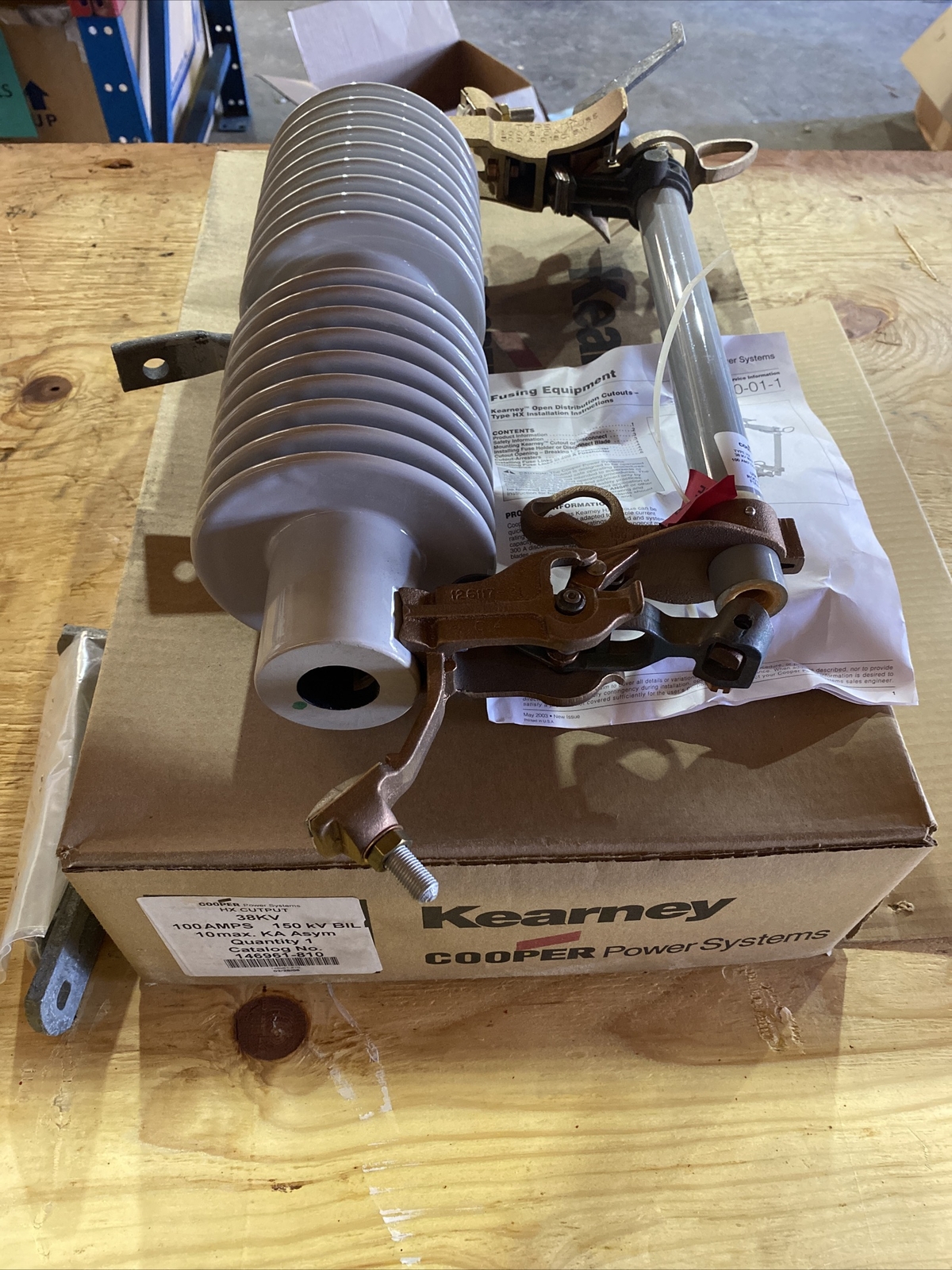 EATON COOPER HX CUTOUT LOADBREAK 146961-810 100 Amp 150 KVBIL 38KV LRG QTY EATON COOPER HX CUTOUT LOADBREAK 146961-810 100 Amp 150 KVBIL 38KV LRG QTY
