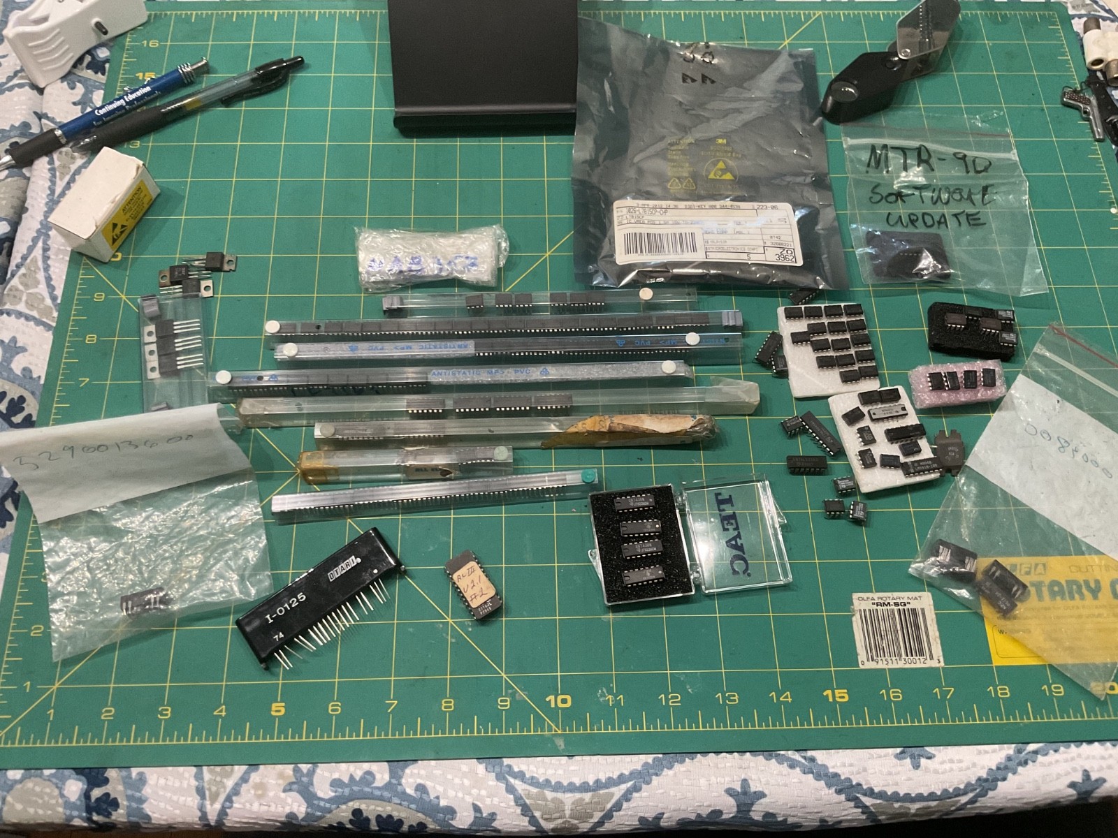 Huge Lot Semiconductor Parts. Integrated circuits. Untested.