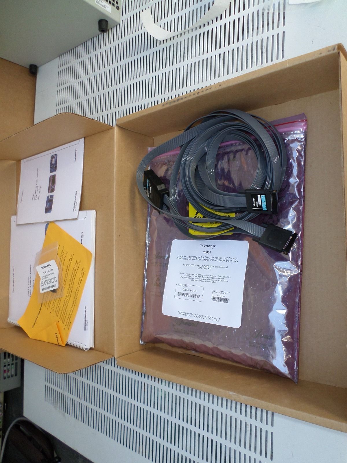 Tektronix Tek P6860 34 channel high-density compression probe Tektronix Tek P6860 34 channel high-density compression probe