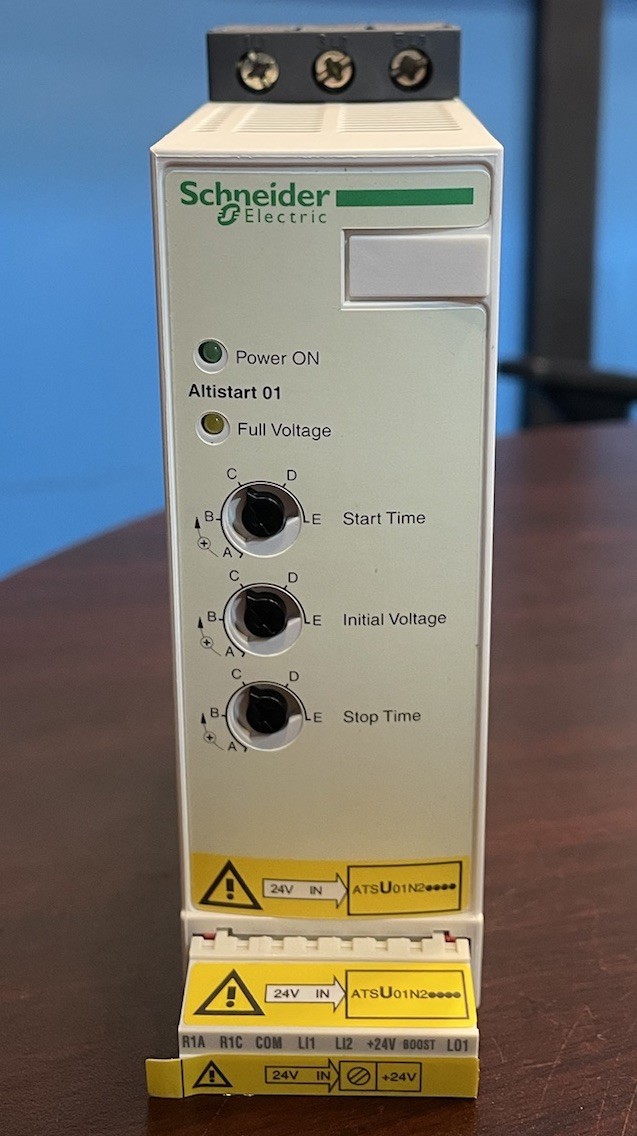 NEW Schneider ATSU01N222LT Soft-starter | 15 HP 3-Phase 230V | Sealed in the BOX