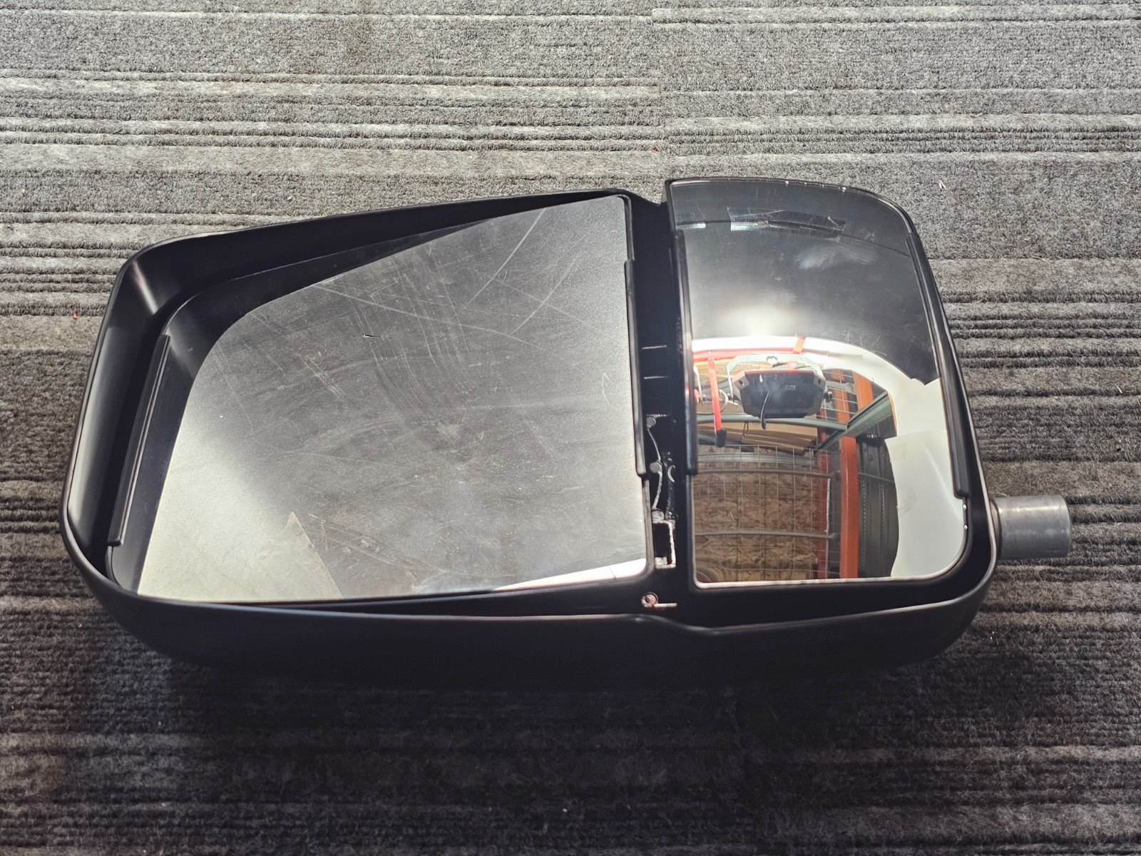 VELVAC 714580 Deluxe Series Door Mirror, Passenger Side For Ford Super Duty F250 VELVAC 714580 Deluxe Series Door Mirror, Passenger Side For Ford Super Duty F250