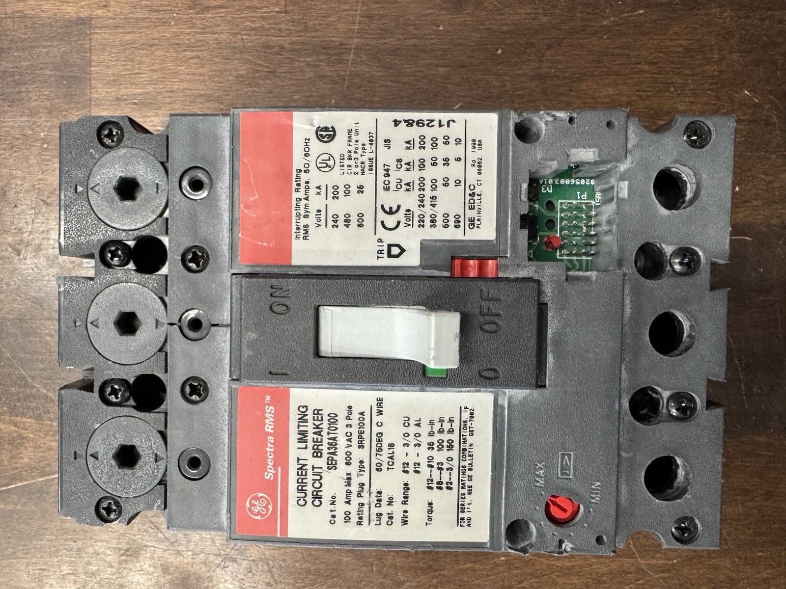 GE SEPA36AT0100 Molded Case Circuit Breaker GE SEPA36AT0100 Molded Case Circuit Breaker
