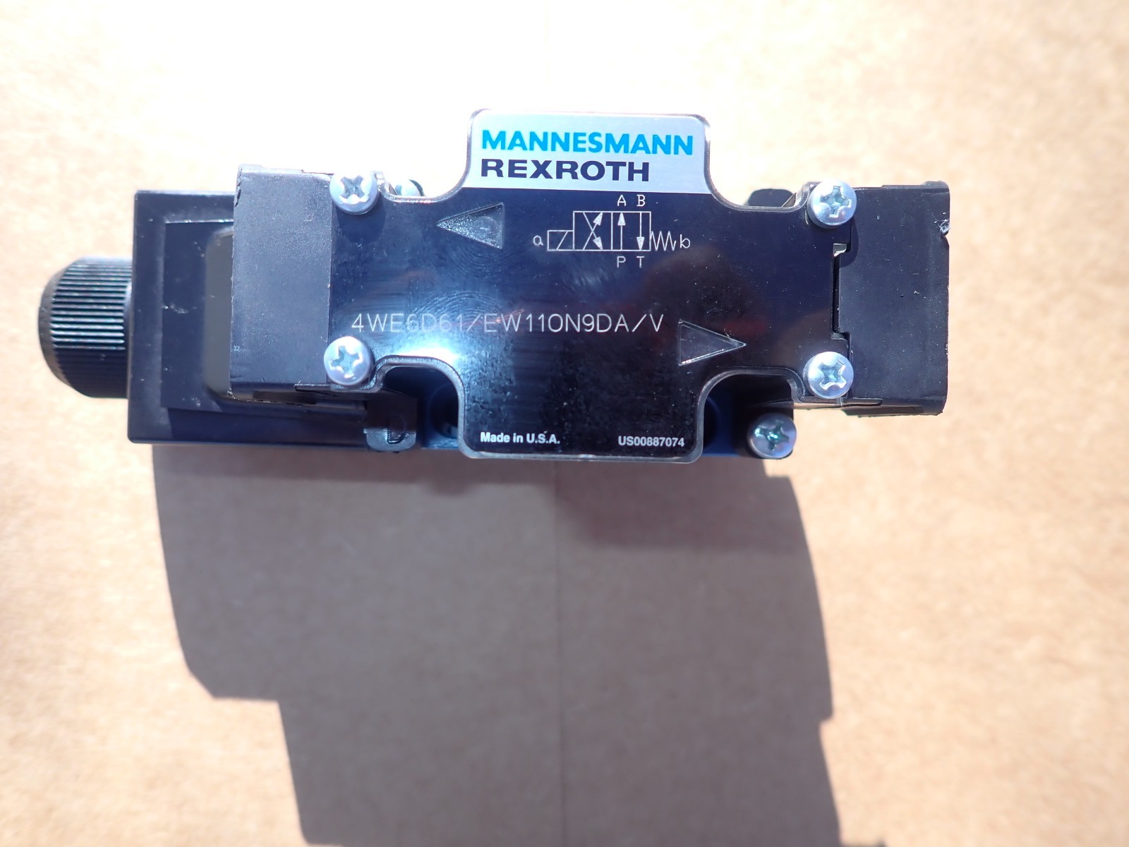 New Mannesmann Rexroth Valve # 4WE6D/EW110N9DA/V Directional Valve OEM New Mannesmann Rexroth Valve # 4WE6D/EW110N9DA/V Directional Valve OEM