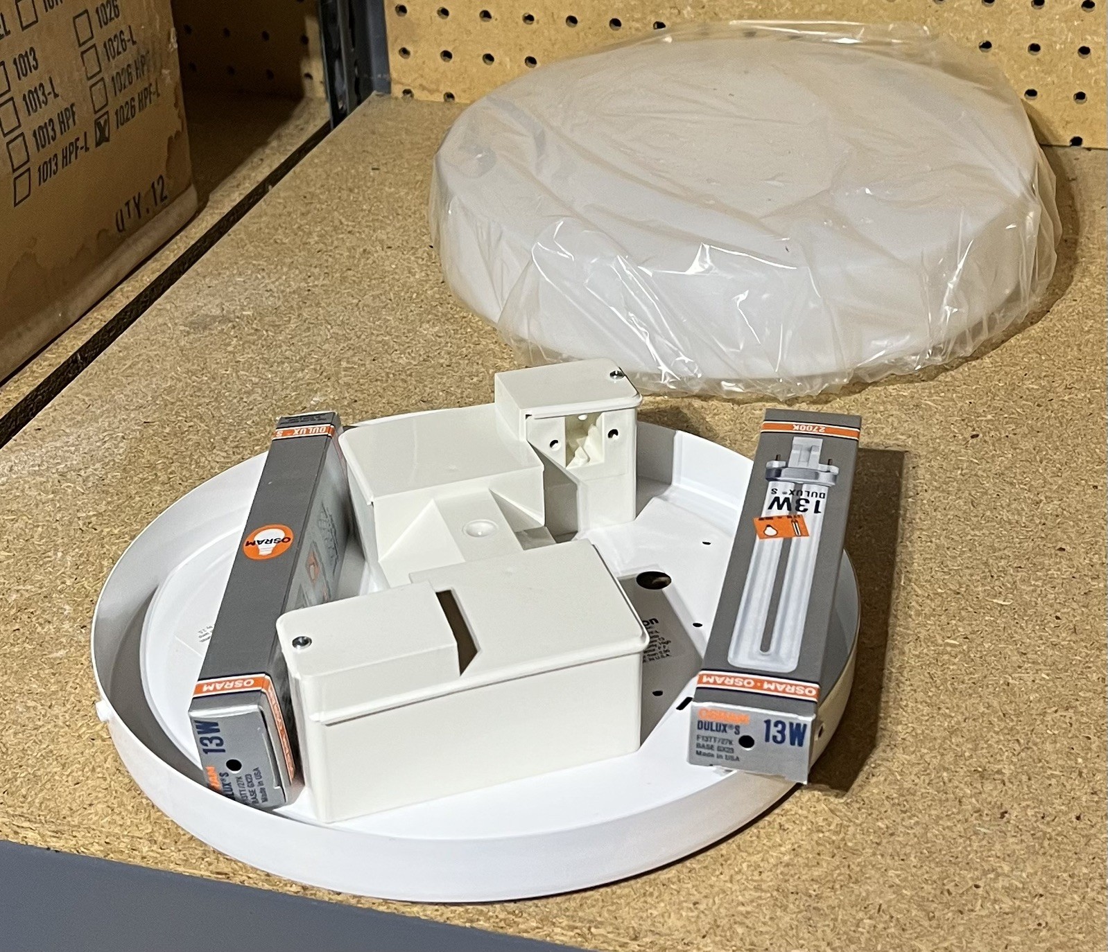 24 NIB Enertron Technologies Ceiling Light Fixtures Model 1026 HPF-L – NOS 24 NIB Enertron Technologies Ceiling Light Fixtures Model 1026 HPF-L – NOS