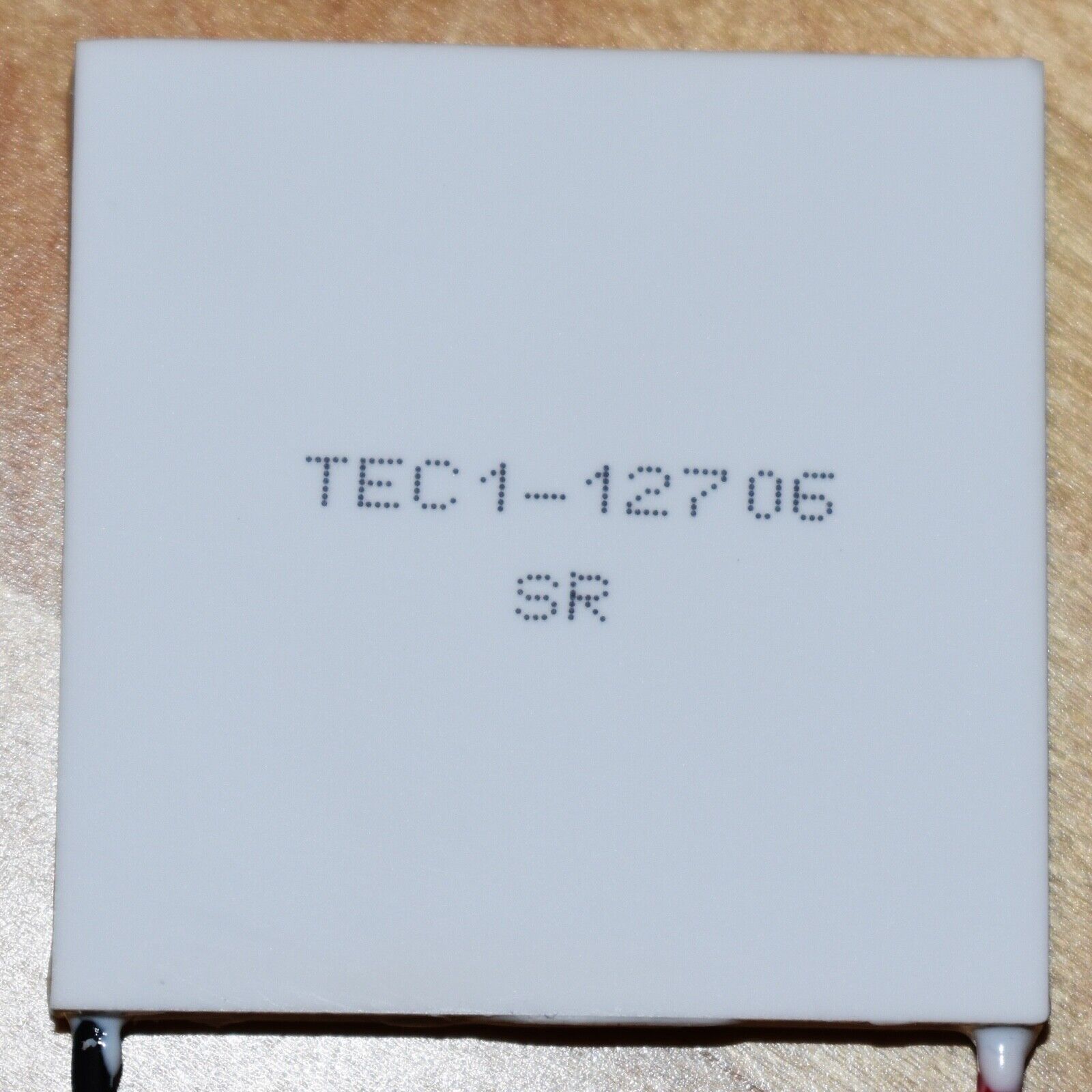 TEC1-12706 - Thermoelectric Peltier cooler module chip - 12V 6A 60W