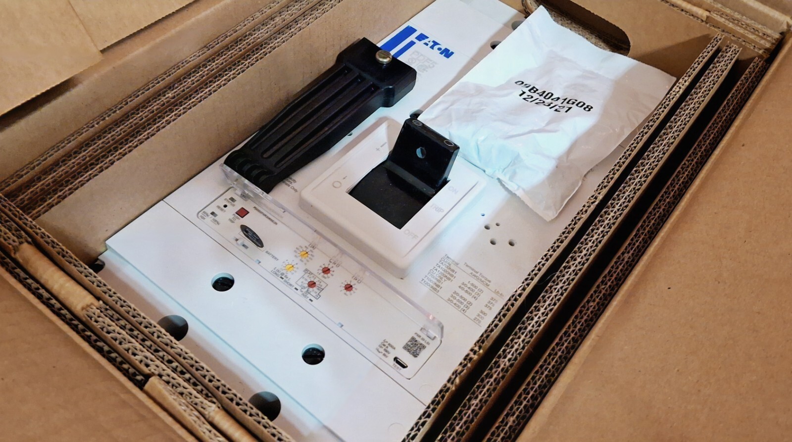 NEW Eaton Power Defense PDF53M0800E2NN 800A 600V 3P Circuit Breaker PXR20 LSI NEW Eaton Power Defense PDF53M0800E2NN 800A 600V 3P Circuit Breaker PXR20 LSI
