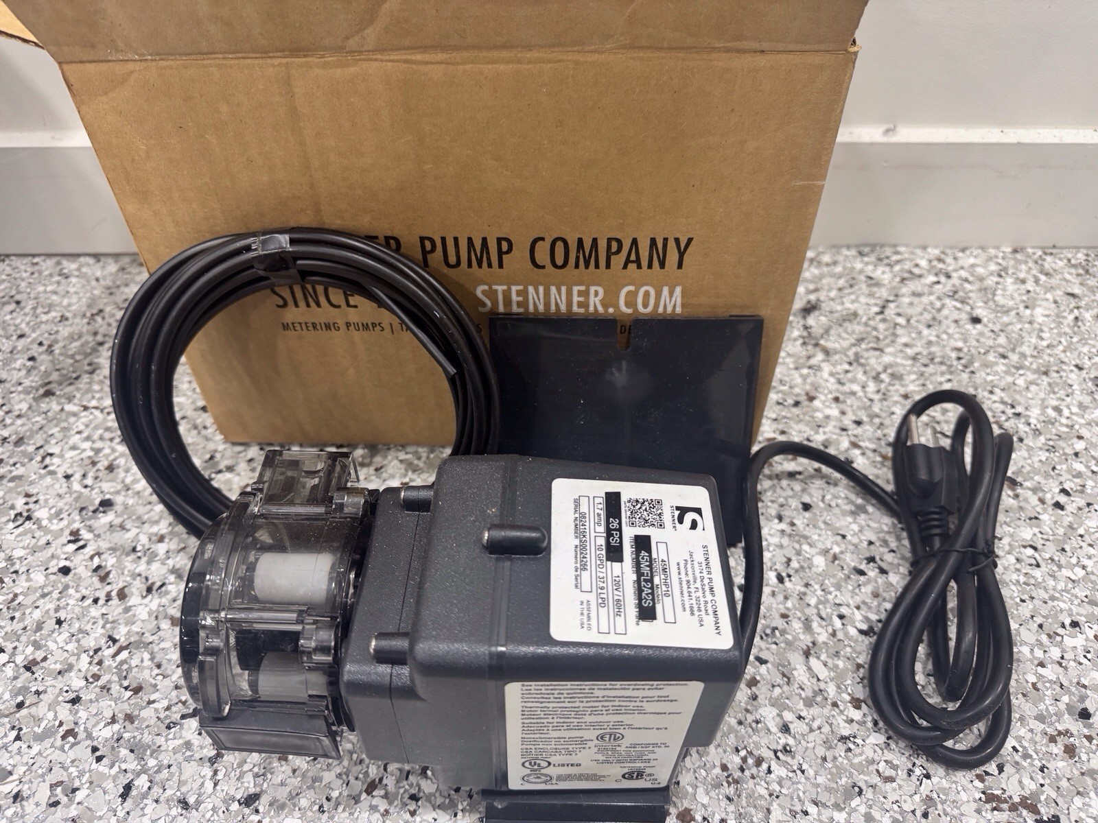 Stenner 45MPHP10 Classic Series Peristaltic Metering Pump 10 GPD 26 PSI Stenner 45MPHP10 Classic Series Peristaltic Metering Pump 10 GPD 26 PSI