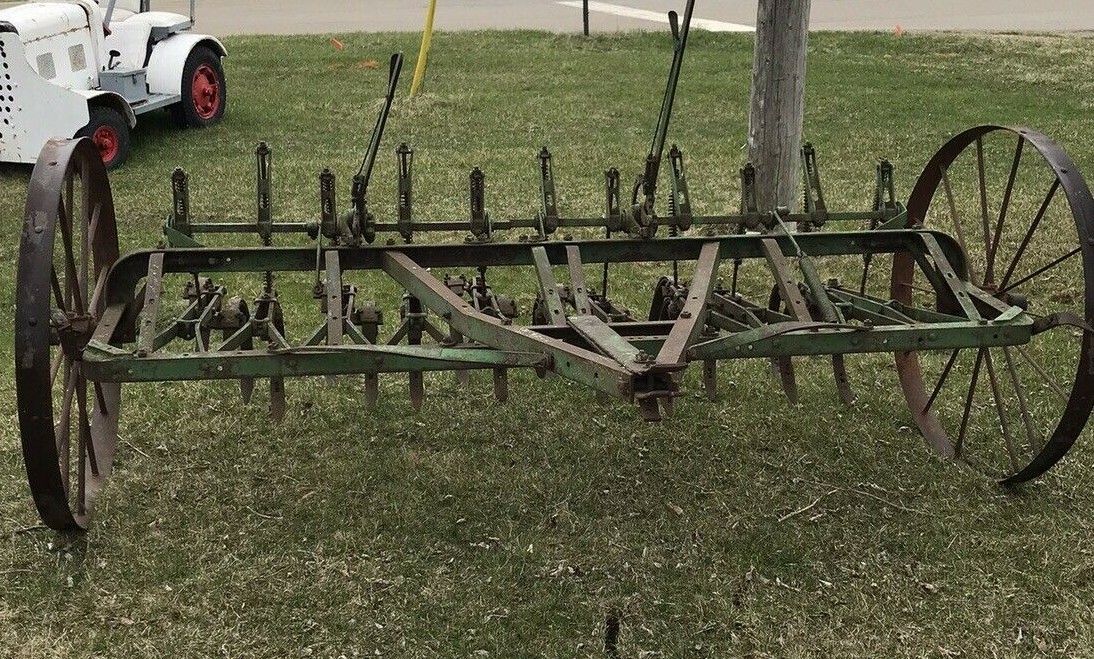 USED ANTIQUE VINTAGE JOHN DEERE 17 SHANK DIGGER PLOW CULTIVATOR USED ANTIQUE VINTAGE JOHN DEERE 17 SHANK DIGGER PLOW CULTIVATOR