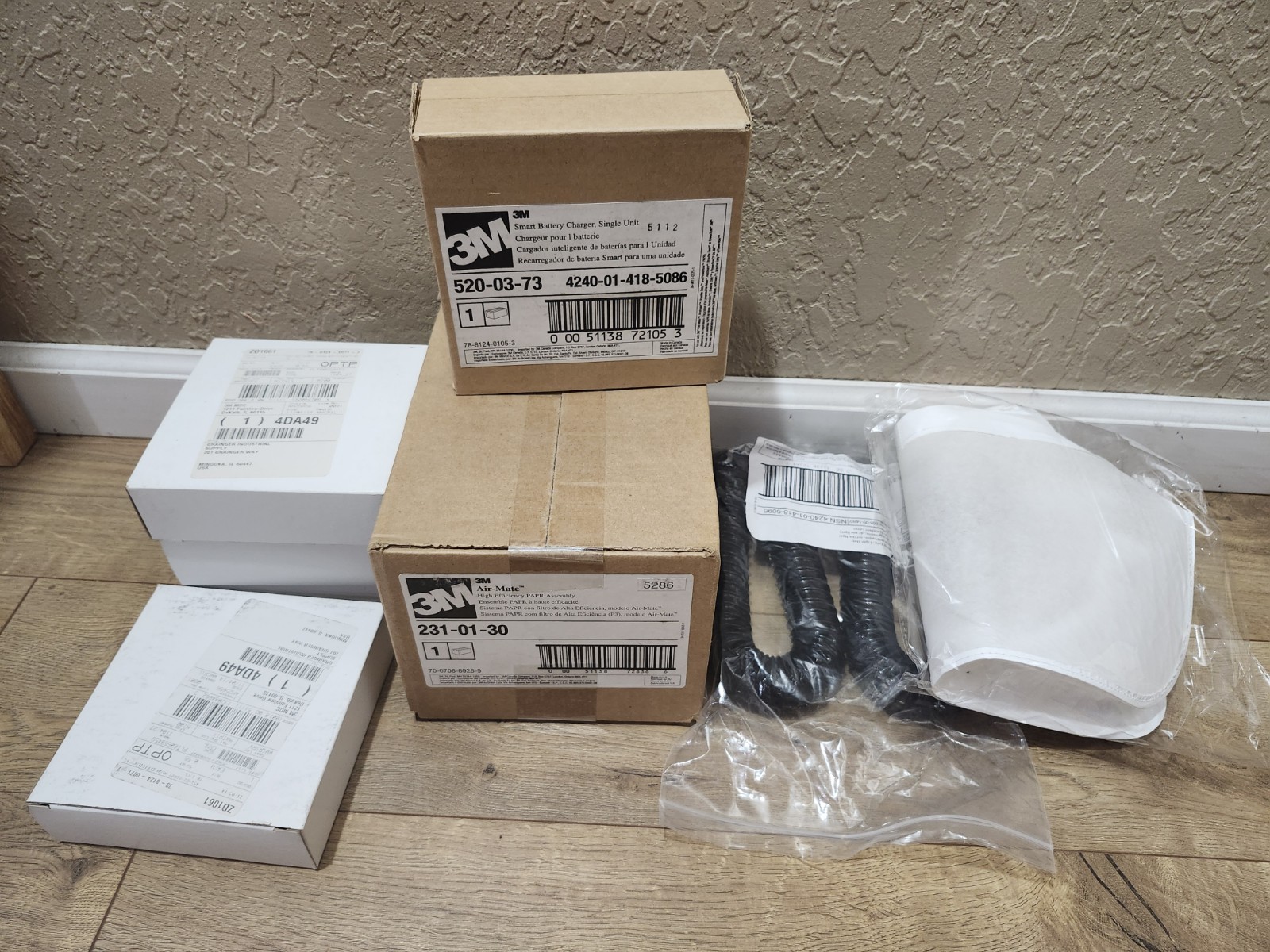3M Air-Mate 231-01-30 HEPA PAPR Assembly w/ 520-03-73 Charger + 4 Filters 3M Air-Mate 231-01-30 HEPA PAPR Assembly w/ 520-03-73 Charger + 4 Filters